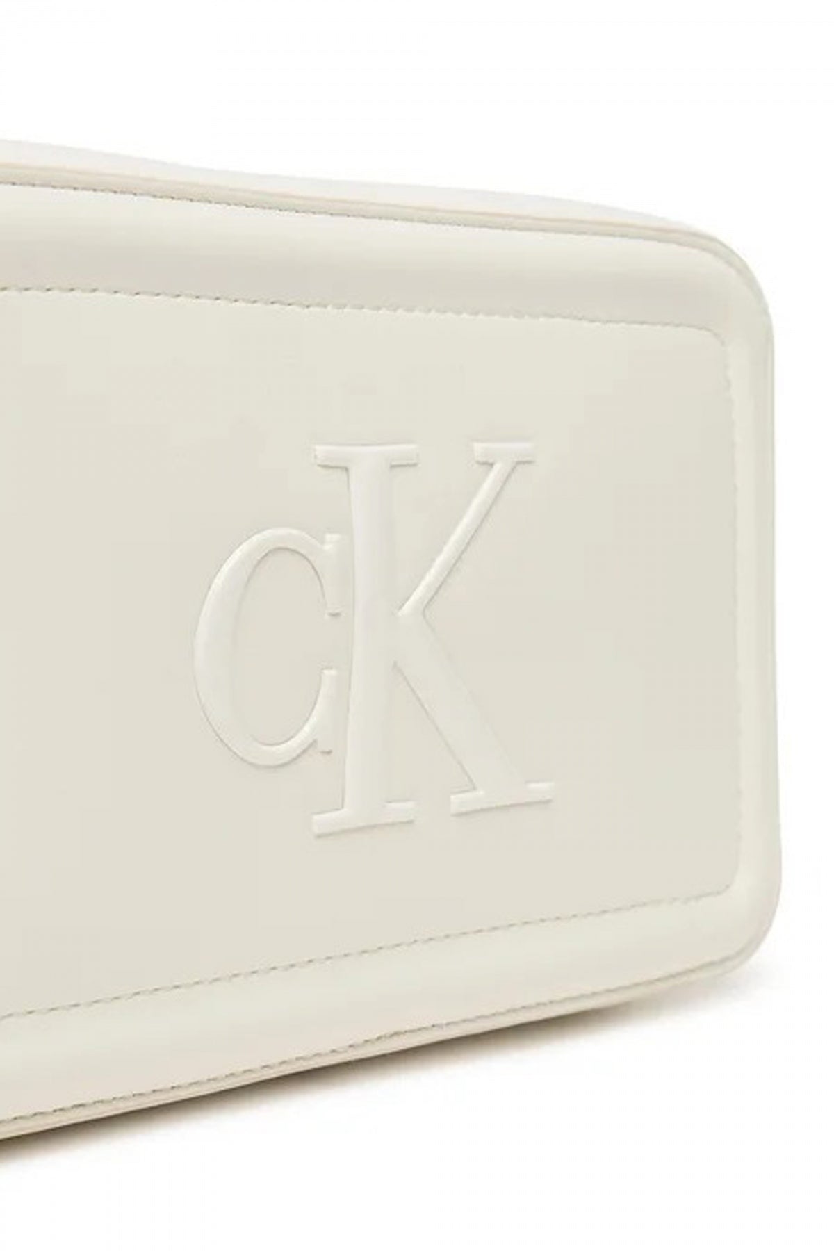 CALVIN KLEIN RAISED CK CAMERA BAG en color BLANCO (3)