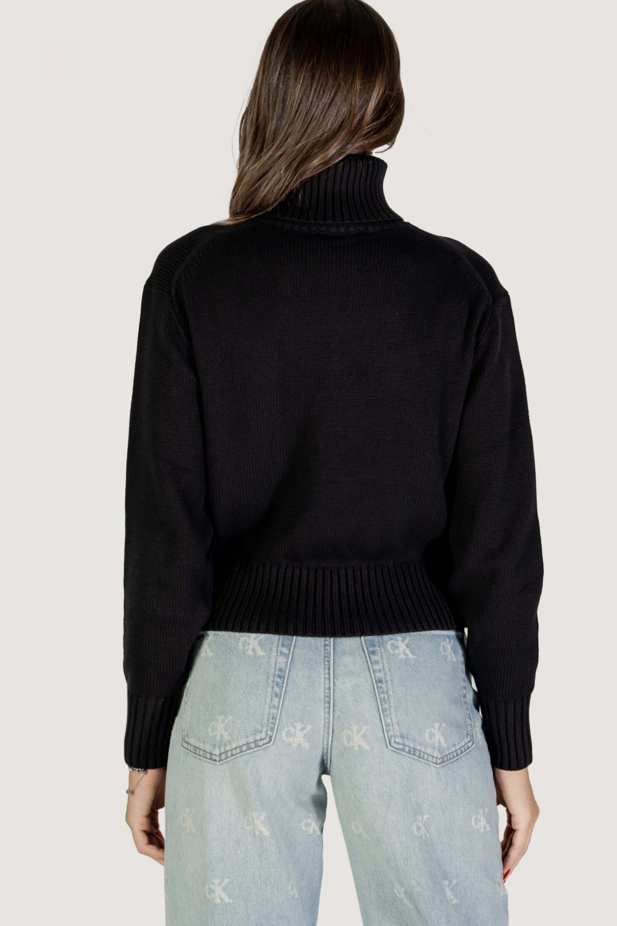 CALVIN KLEIN CHENILLE MONOLOGO en color NEGRO (3)