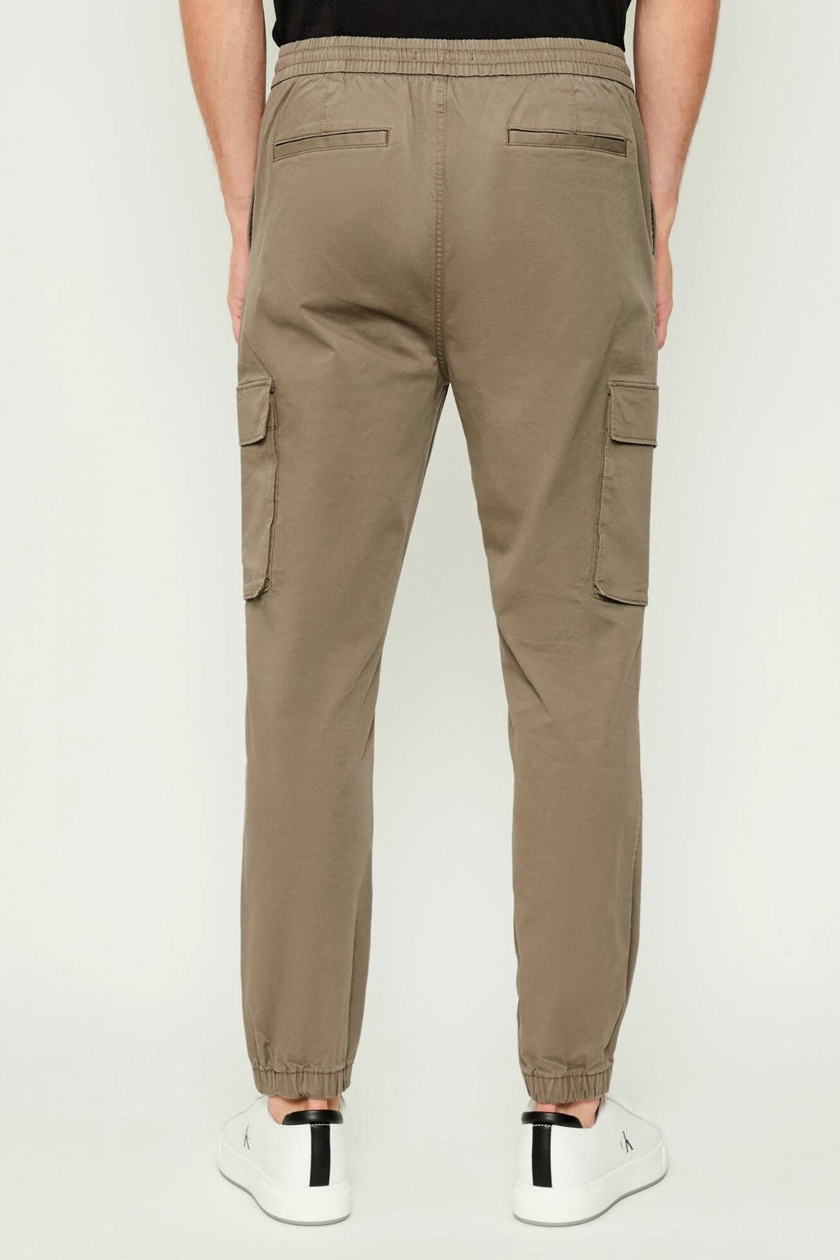 CALVIN KLEIN SKINNY ELASTIC TWILL CAR en color MARRON (2)