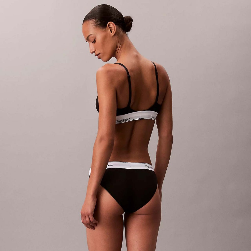 CALVIN KLEIN LIGHTLY LINED TRIANGLE en color NEGRO (5)