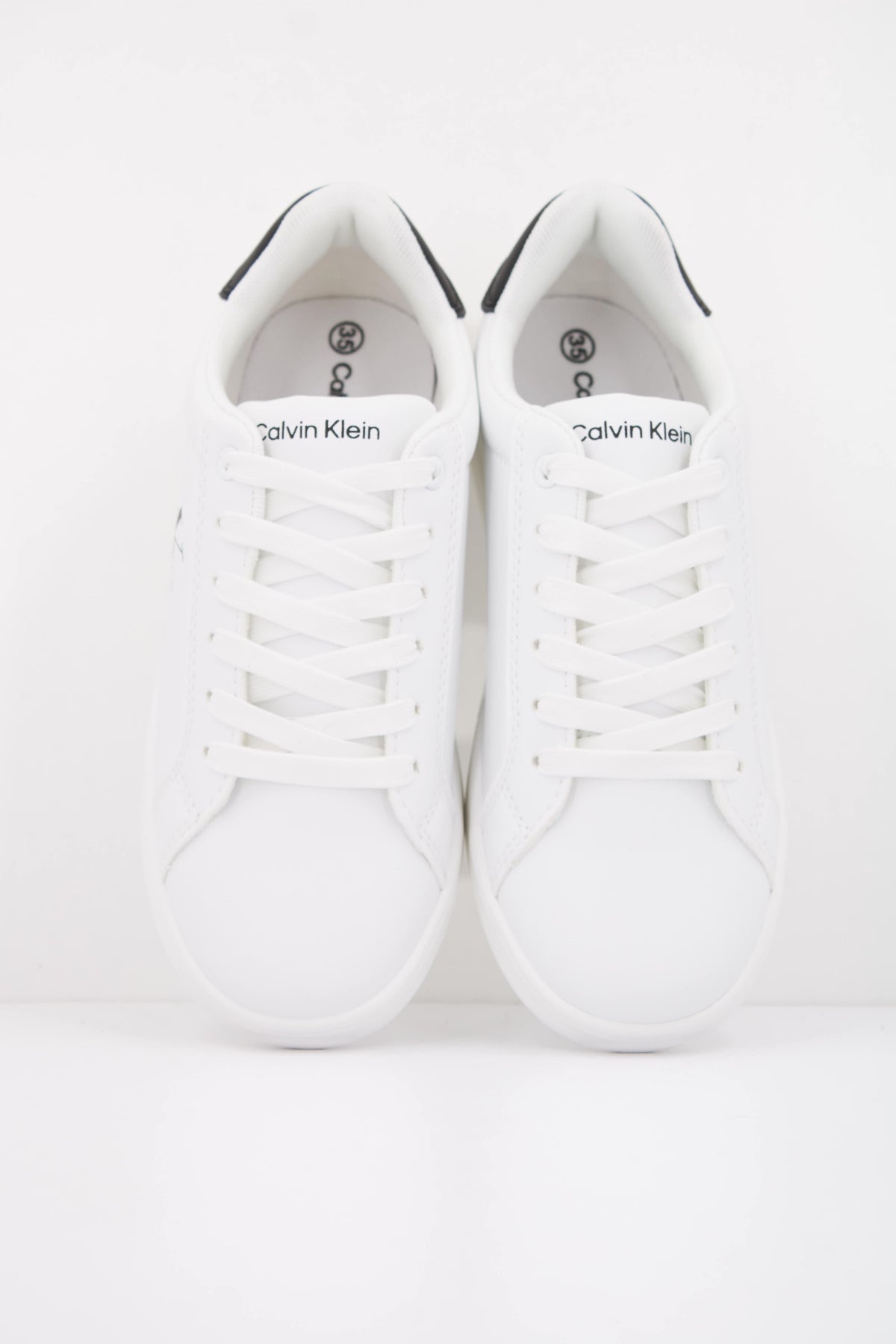 CALVIN KLEIN LOW CUT LACE UP SNEAKER en color BLANCO (3)