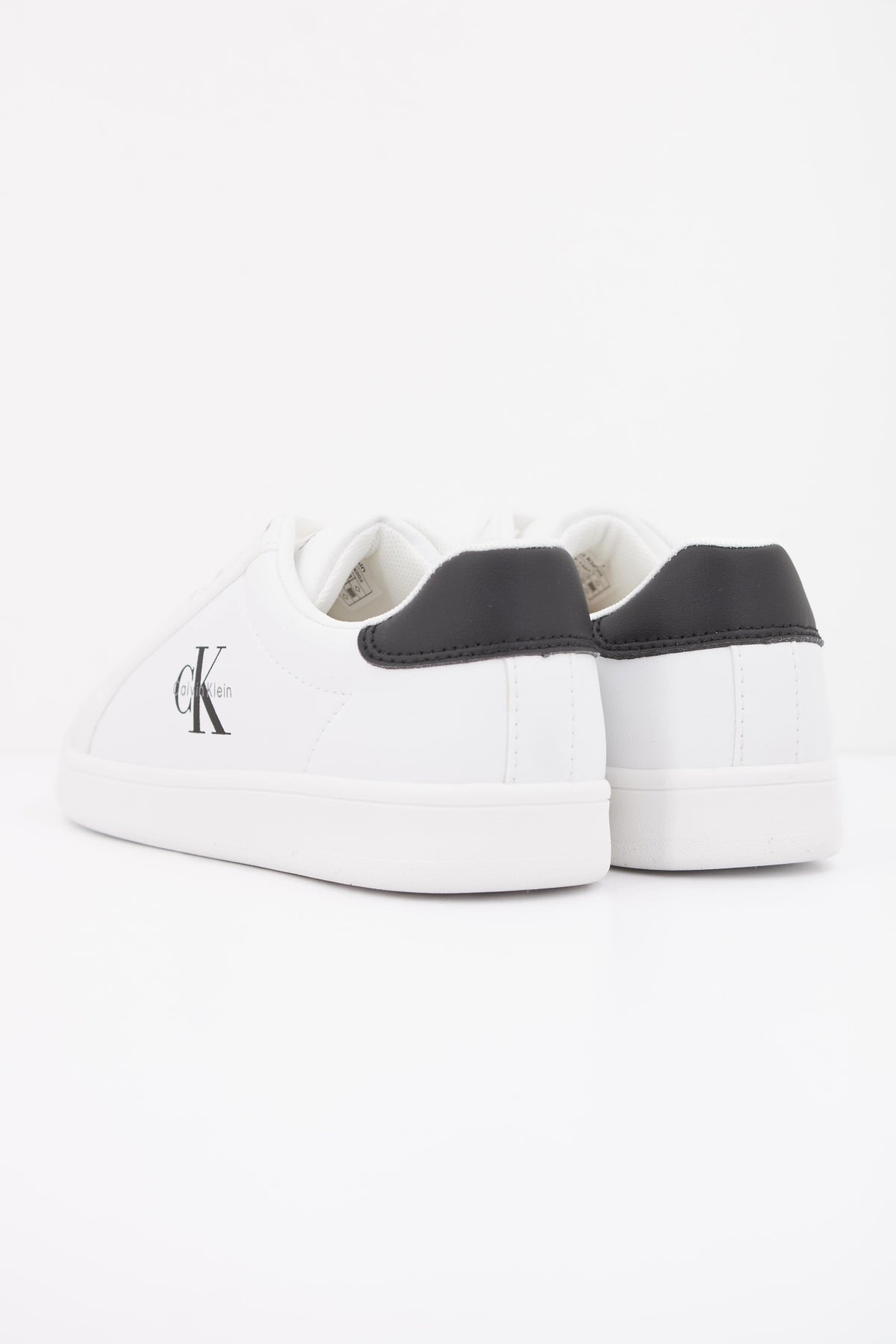 CALVIN KLEIN LOW CUT LACE UP SNEAKER en color BLANCO (4)