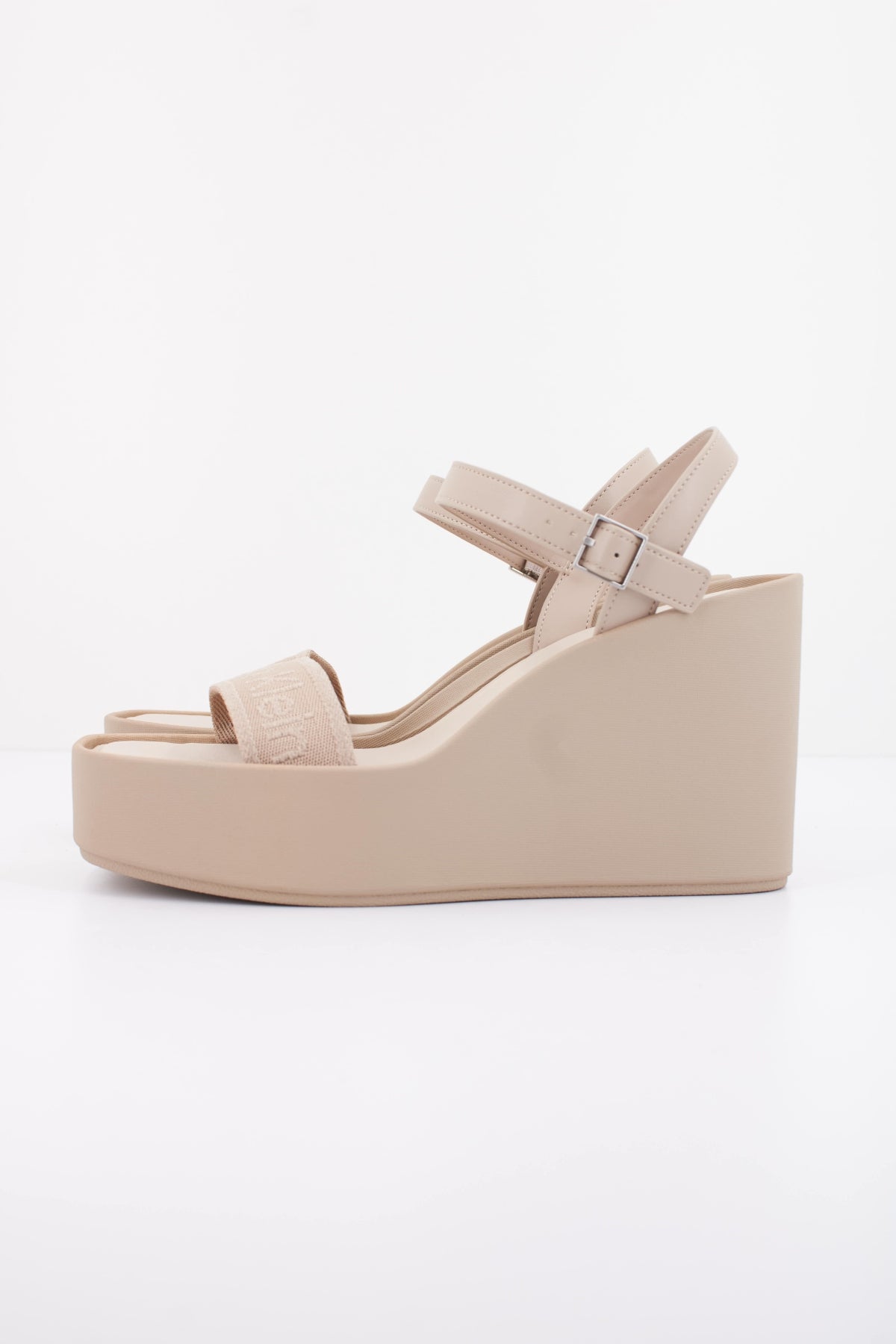 CALVIN KLEIN WEDGE SNDL WEBBING LT en color BEIS (1)