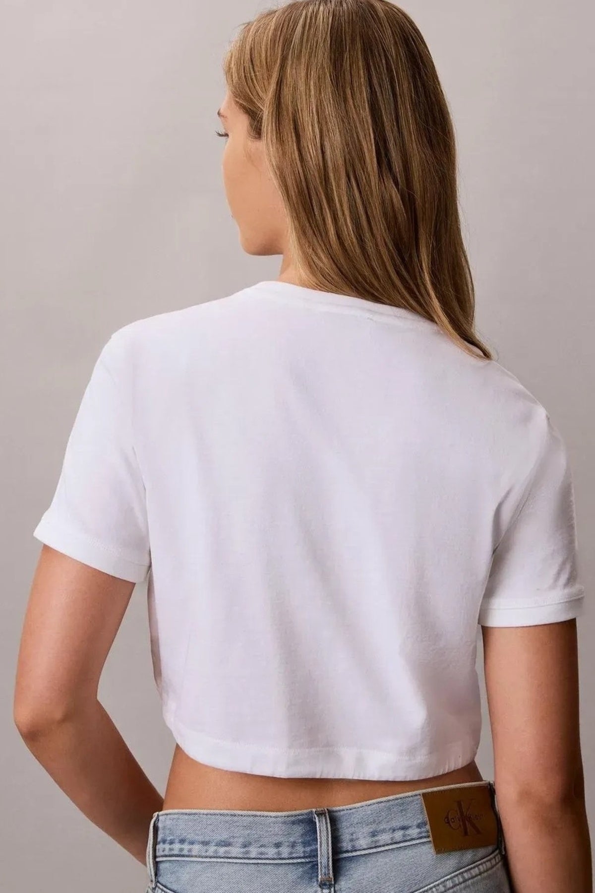 CALVIN KLEIN LVGG SS MONOLOGO CROPPED en color BLANCO (2)