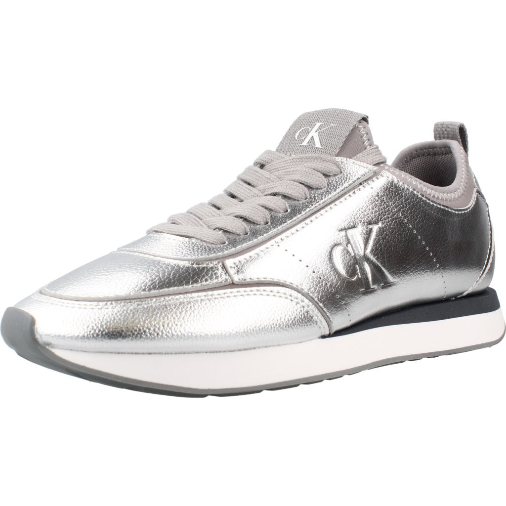 CALVIN KLEIN RETRO RUNNER METALLIC en color PLATA (1)