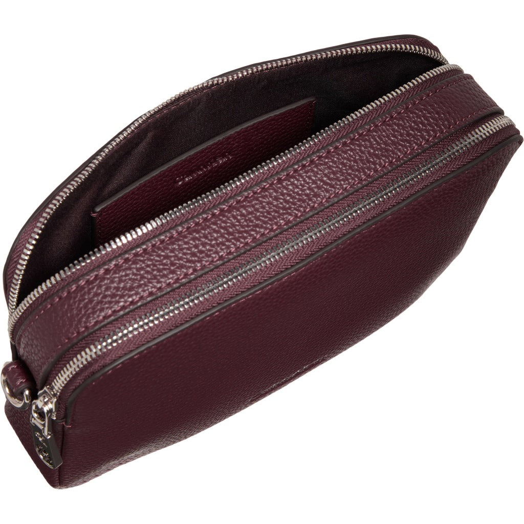 CALVIN KLEIN LVFG WEBBING X STRAP CAMERA en color BURDEOS (5)