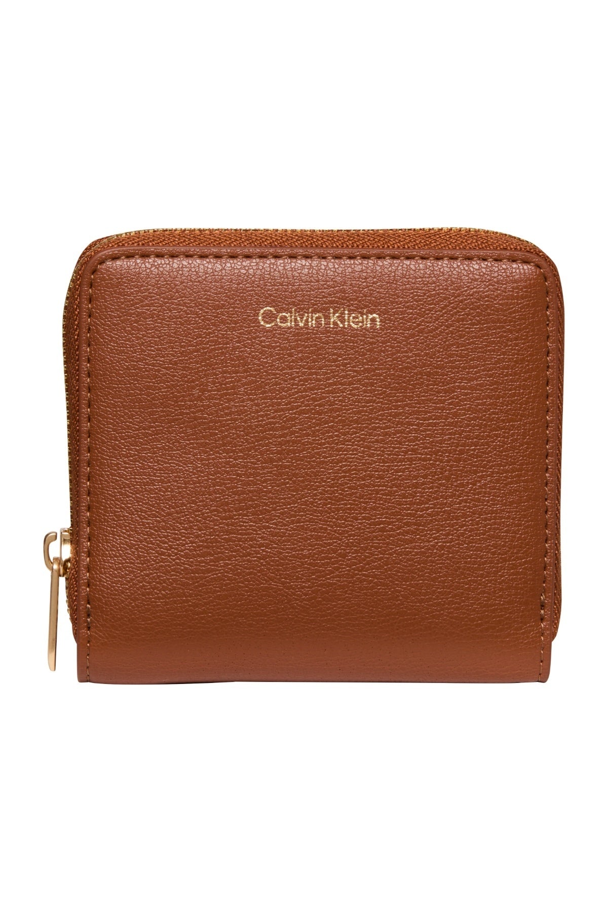 CALVIN KLEIN LVFG FOIL LOGO MEDIUM ZIP ARO en color MARRON CLARO (1)