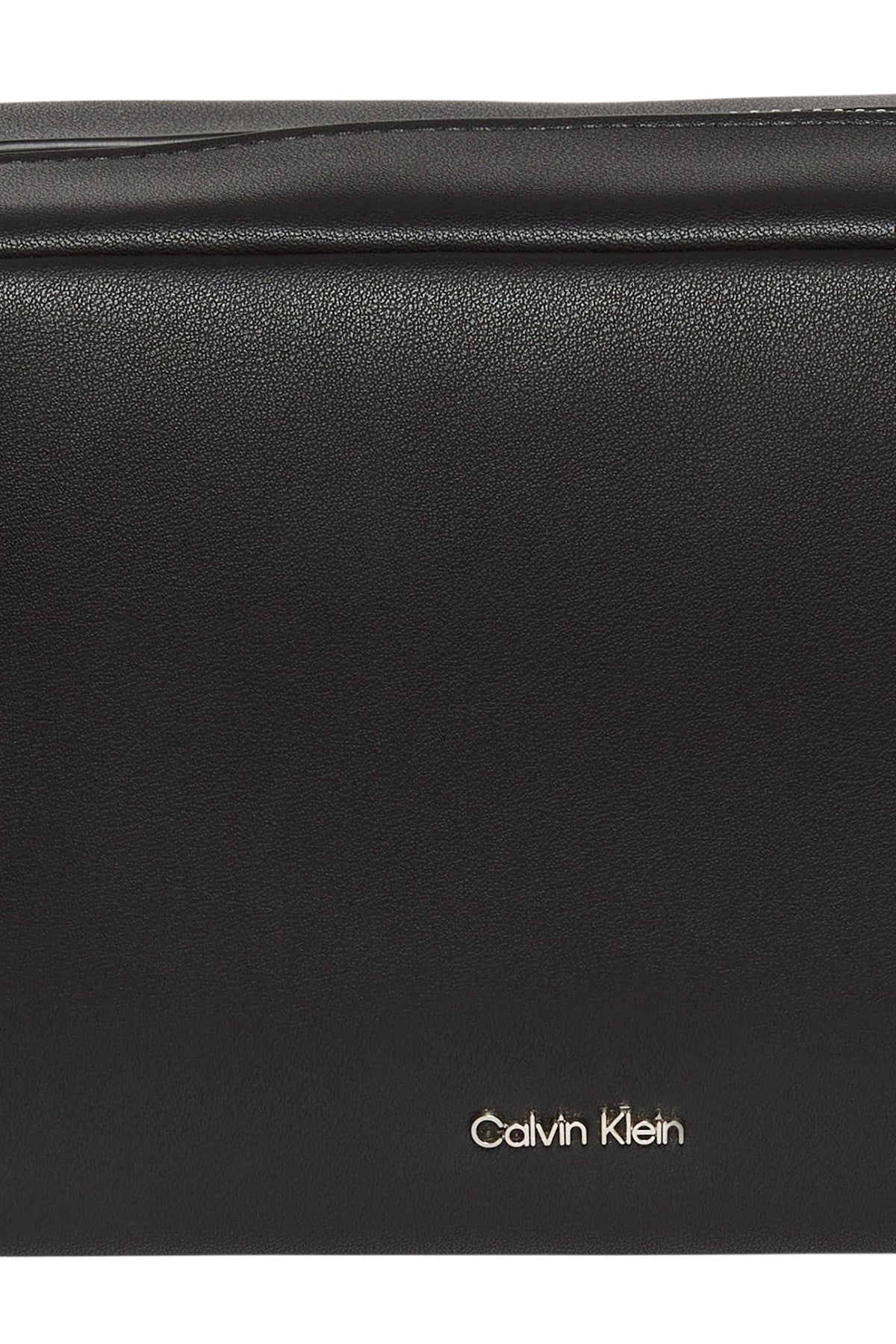 CALVIN KLEIN LVDG RAISED DOPP KIT en color NEGRO (3)