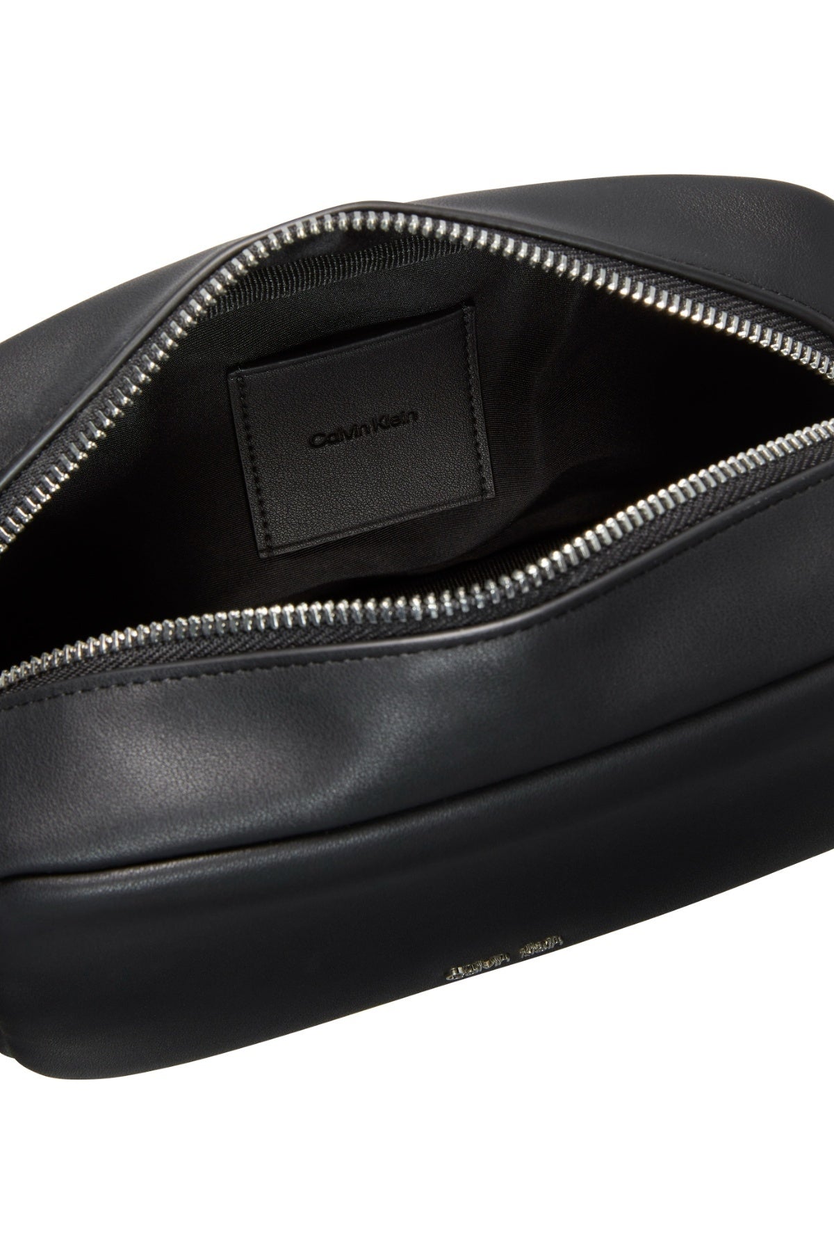 CALVIN KLEIN LVDG RAISED DOPP KIT en color NEGRO (4)
