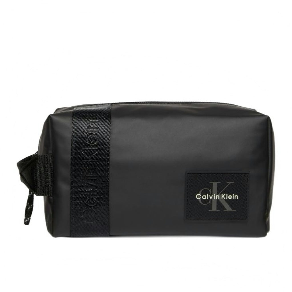 CALVIN KLEIN LVDG RUBBERIZED DOPP KIT en color NEGRO (4)