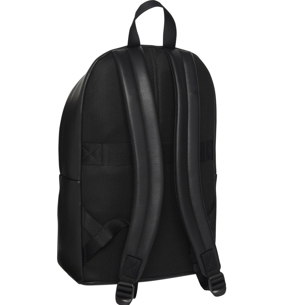 CALVIN KLEIN LVDG RAISED ROUND BACKPACK en color NEGRO (5)