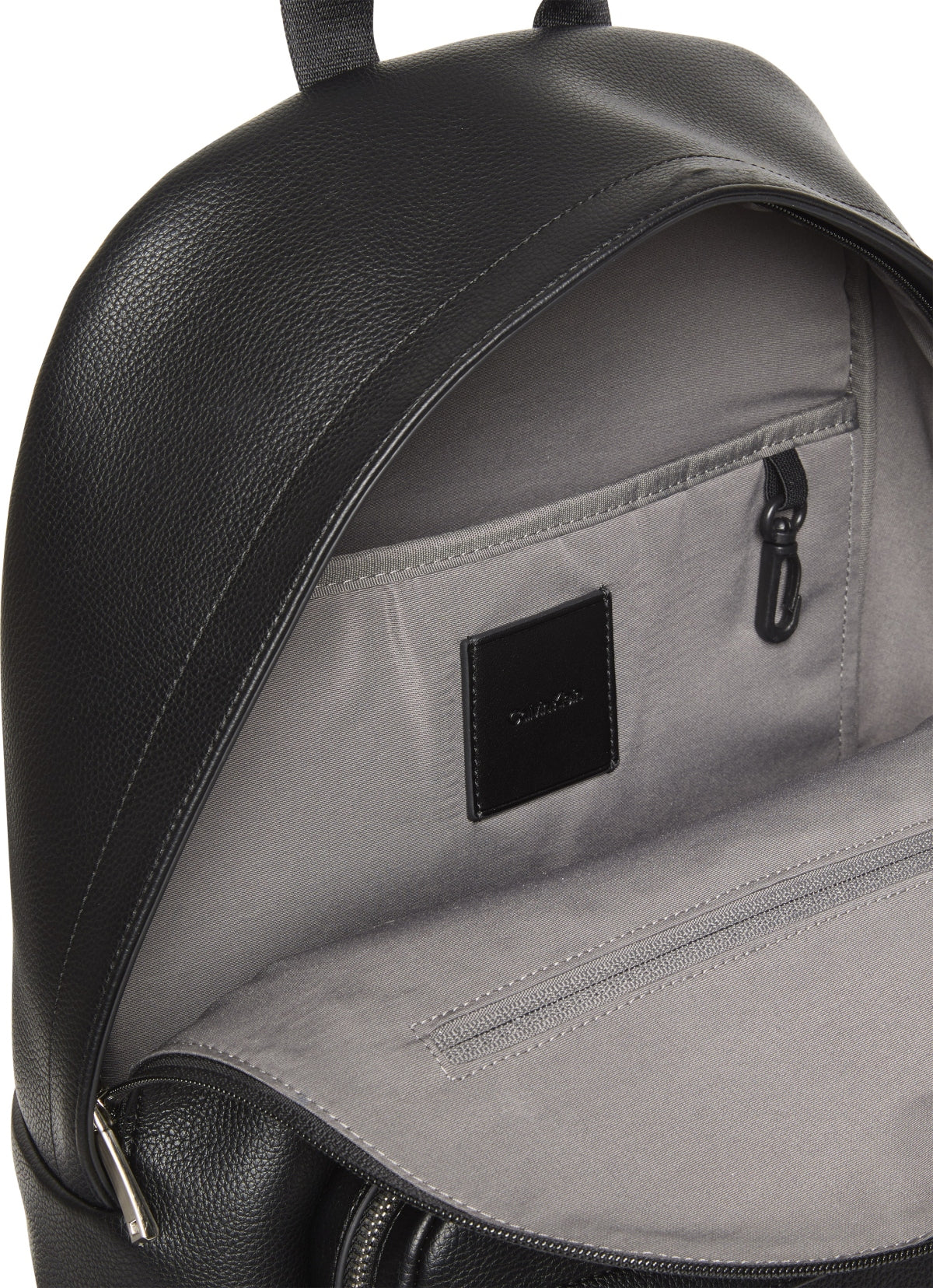 CALVIN KLEIN LVDG RAISED ROUND BACKPACK en color NEGRO (3)