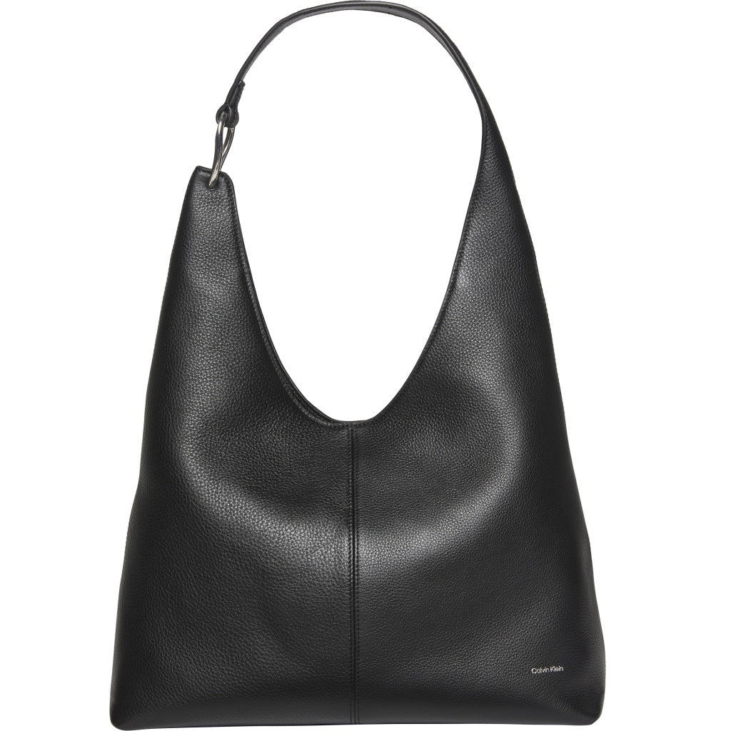 CALVIN KLEIN LVFG SLOUCHY LEATHER SHOULDER en color NEGRO (4)