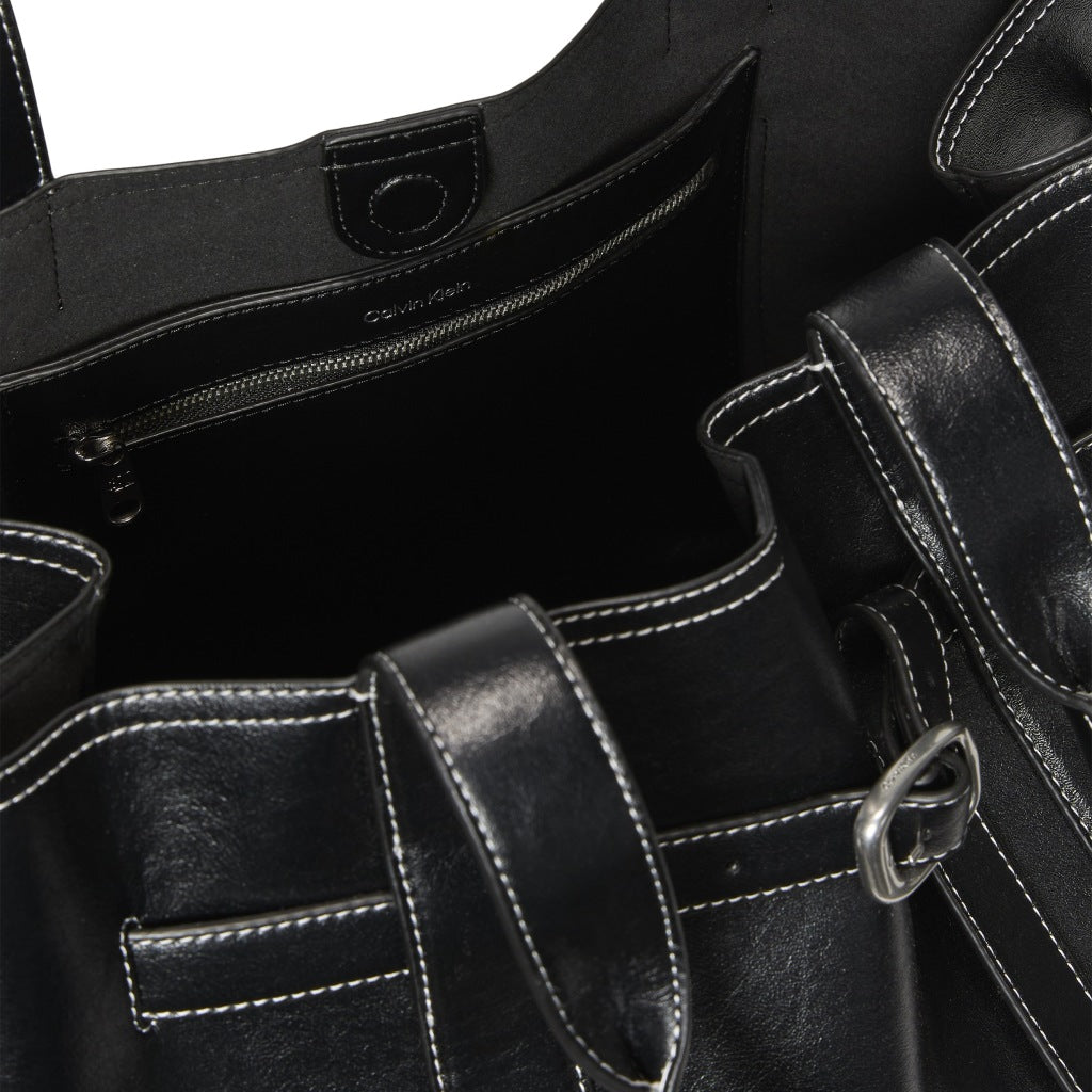 CALVIN KLEIN LVFG BUCKLE MEDIUM BUCKET en color NEGRO (6)