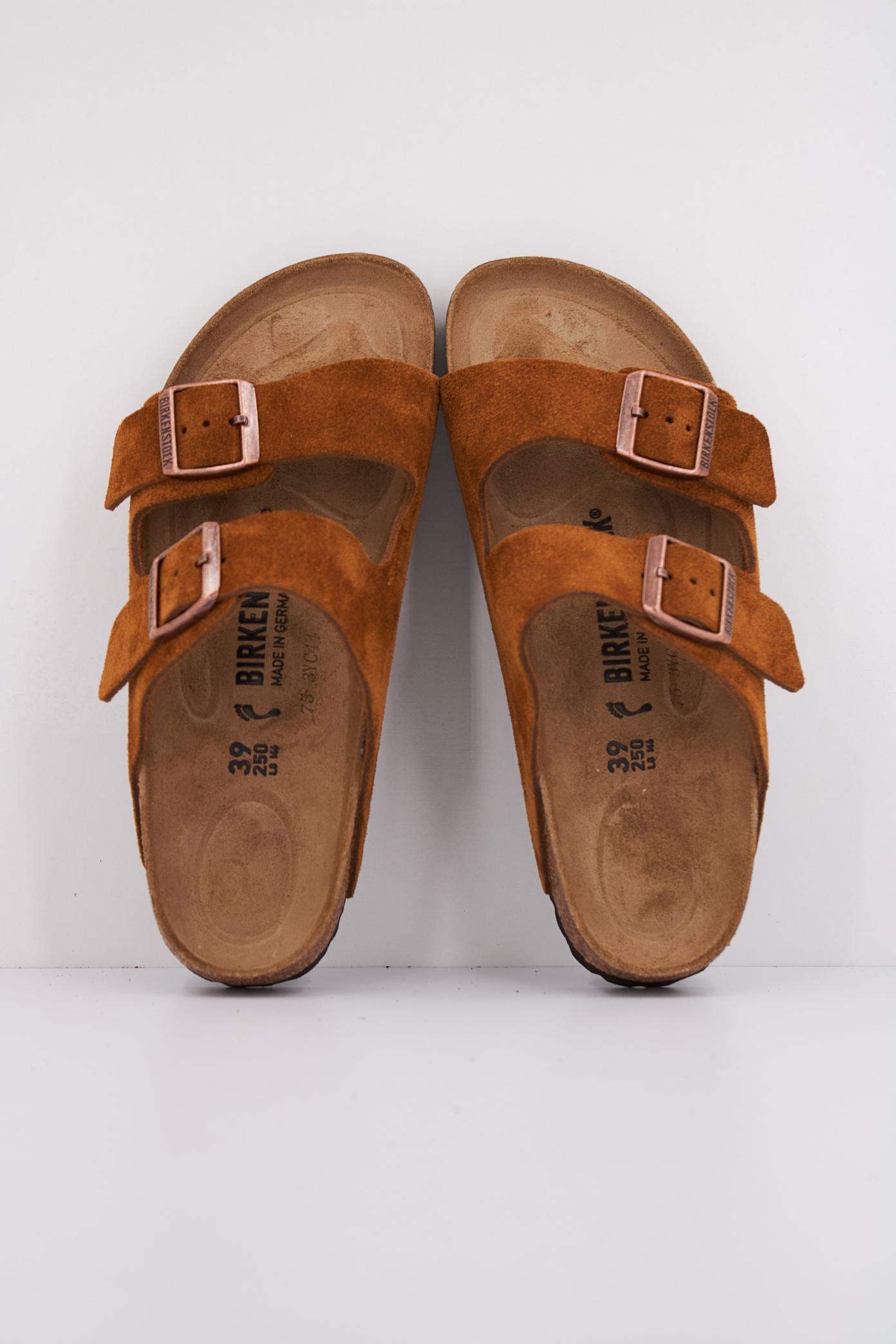 BIRKENSTOCK en color MARRON CLARO (3)
