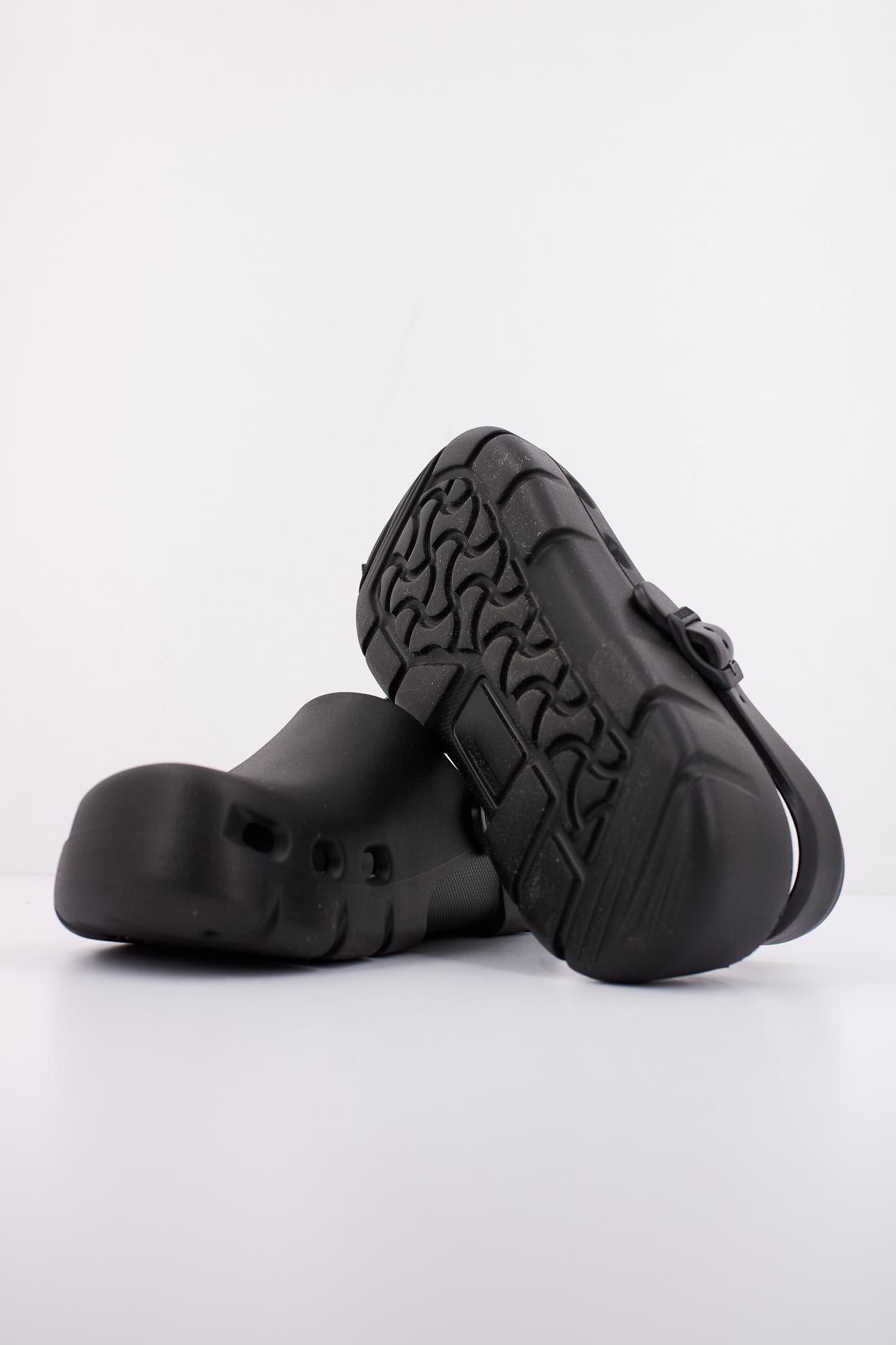 BIRKENSTOCK FLOW en color NEGRO (5)