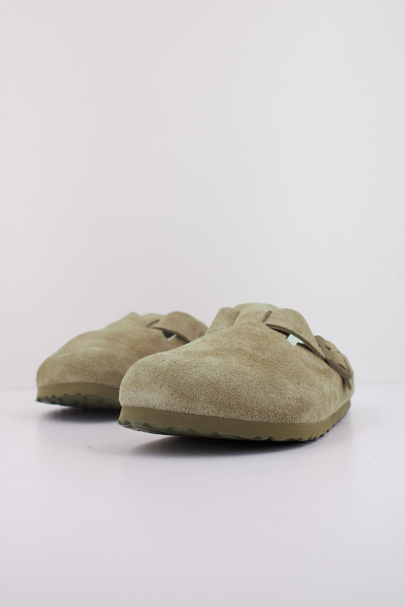 BIRKENSTOCK BOSTON LEVE en color BEIS  (2)