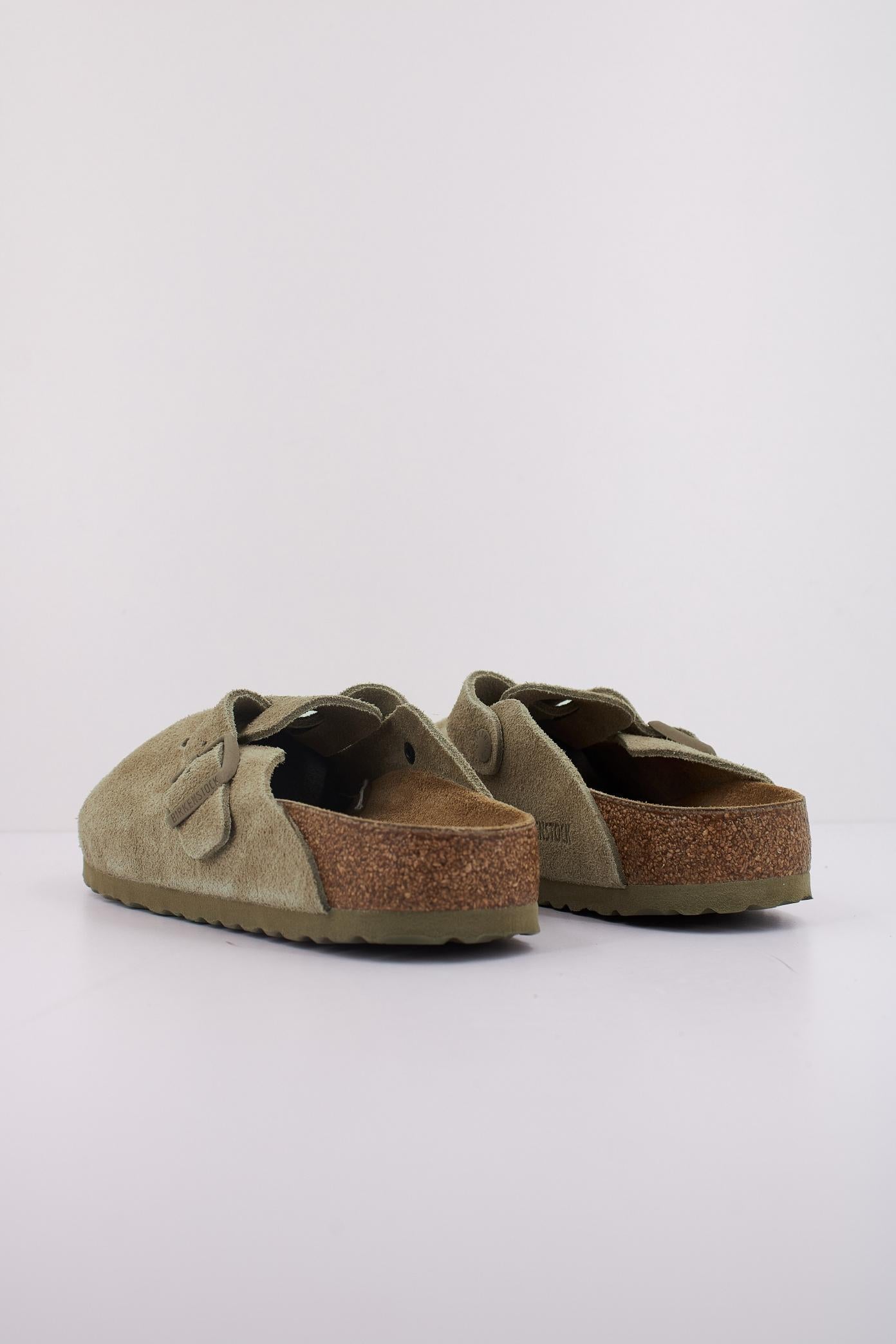 BIRKENSTOCK BOSTON LEVE en color BEIS (4)