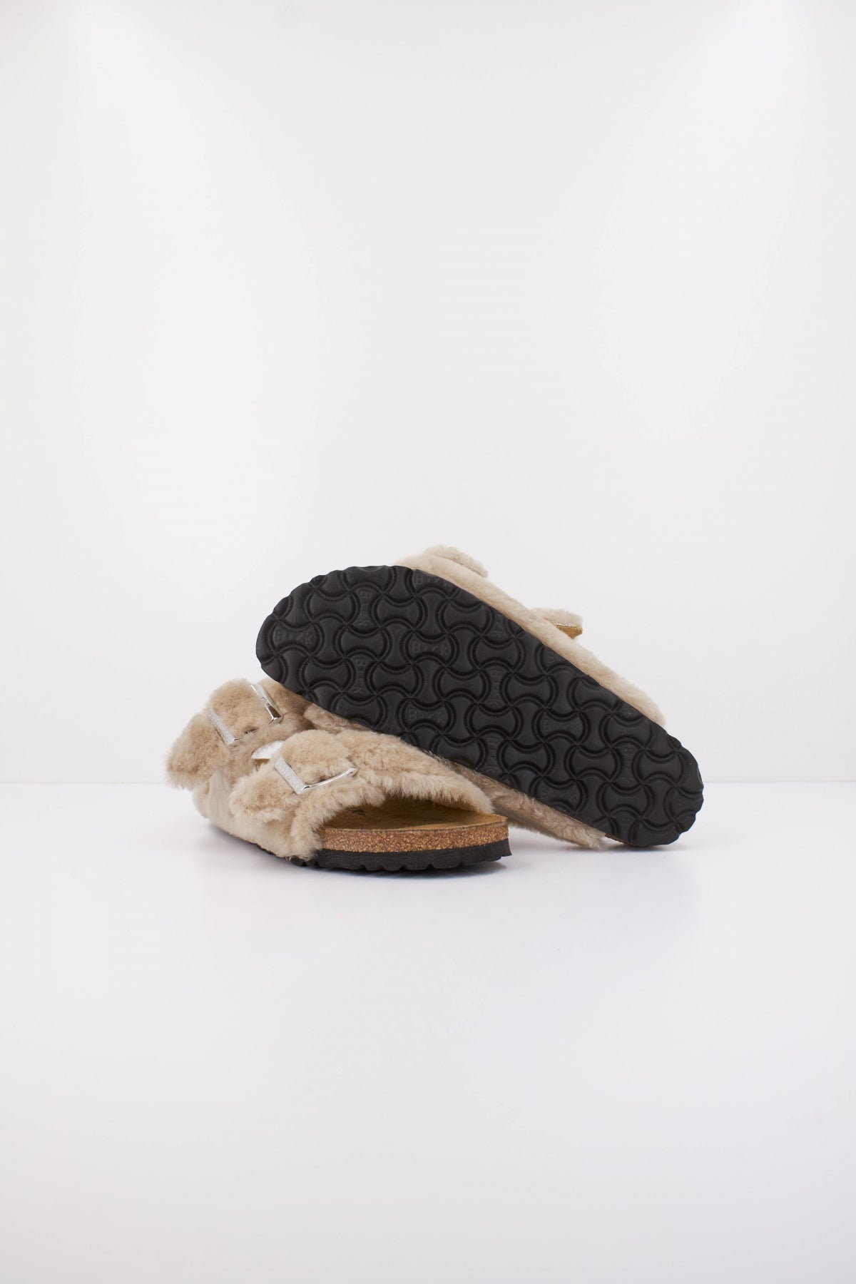 BIRKENSTOCK ARIZONA en color BEIS (4)