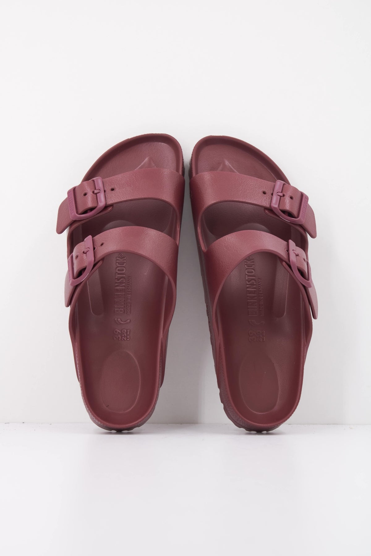 BIRKENSTOCK ARIZONA ESSENTIALS EVA en color BURDEOS (3)