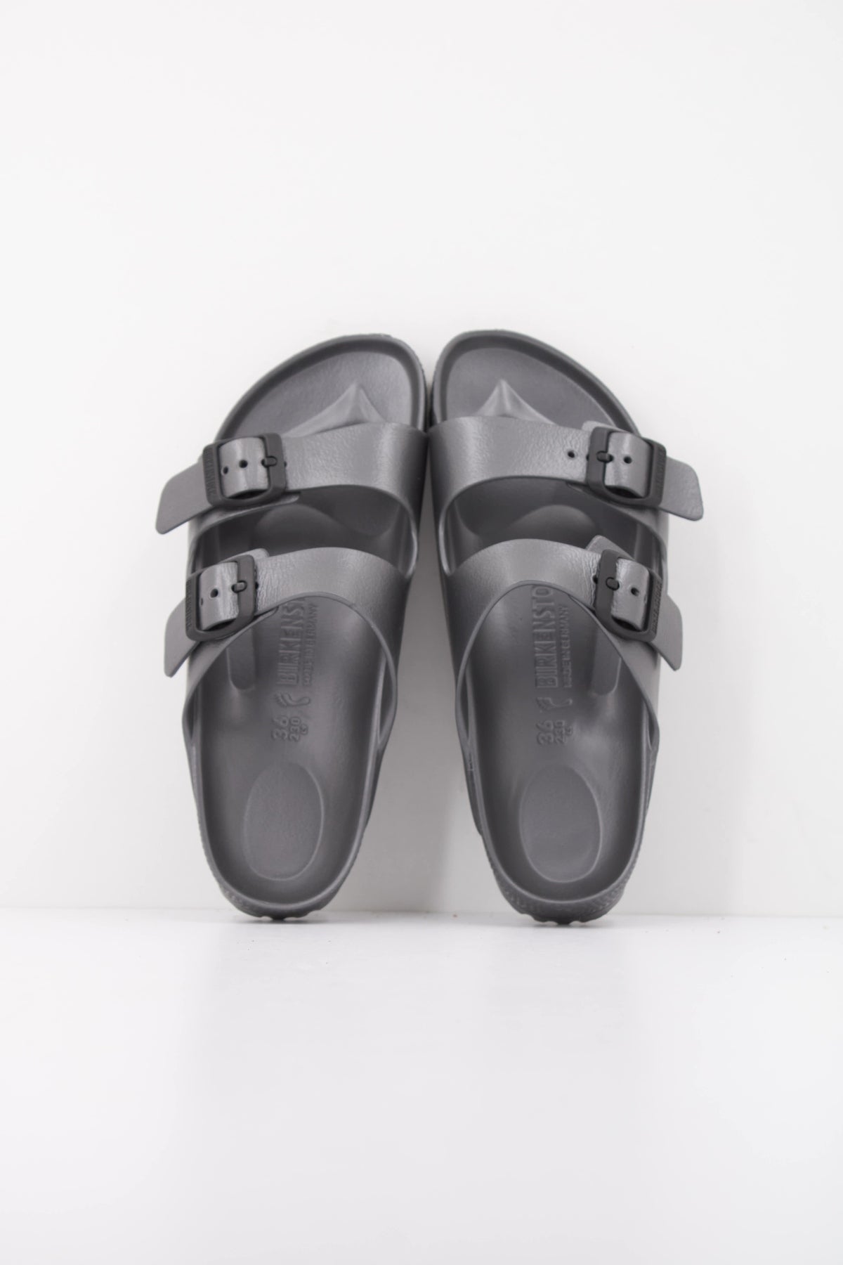 BIRKENSTOCK en color GRIS (3)