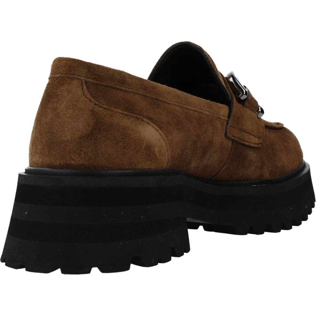ALPE JESS en color MARRON CLARO (3)