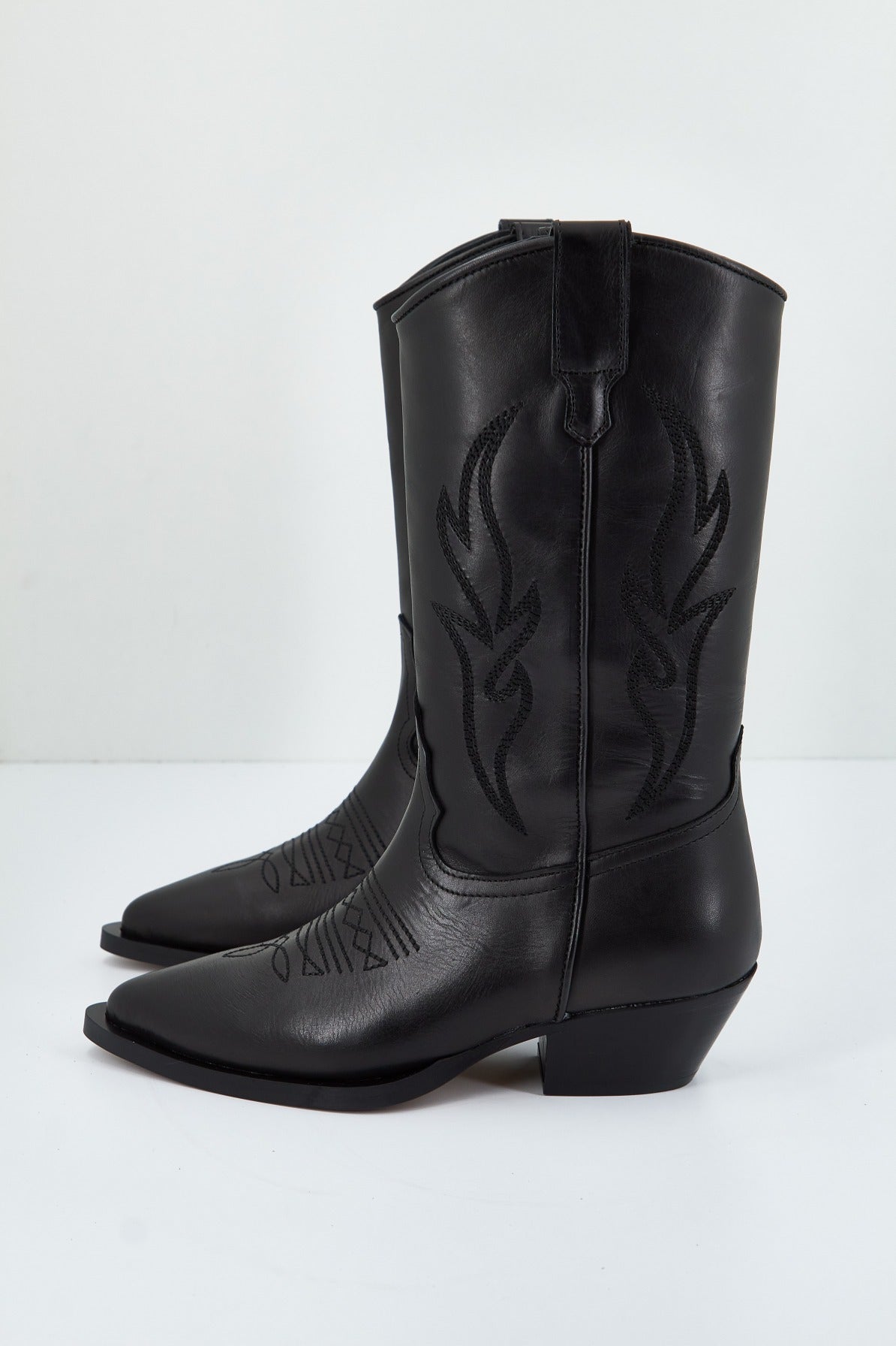 ALPE WESTERN en color NEGRO (1)