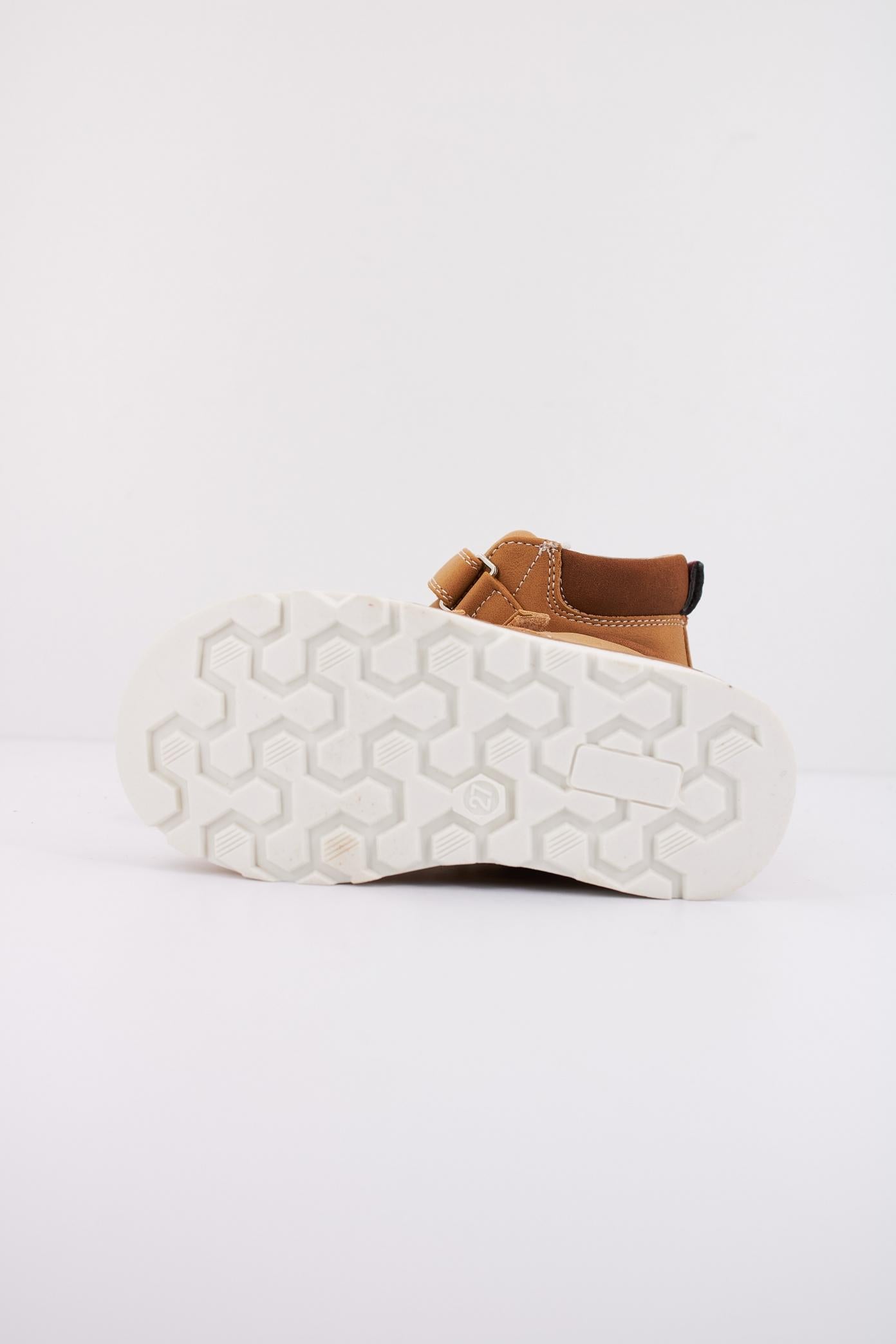 CHICCO FABEL en color MARRON CLARO (5)
