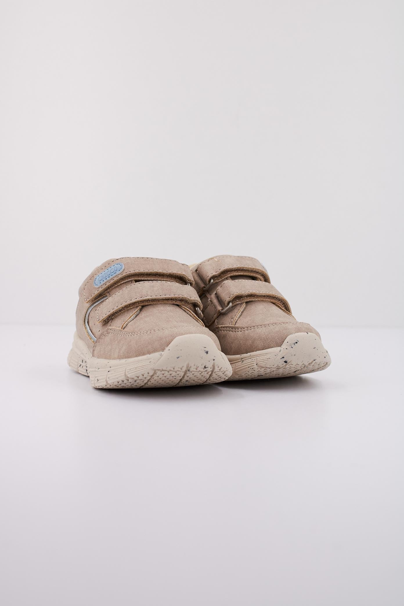 CHICCO CASTER en color BEIS (2)