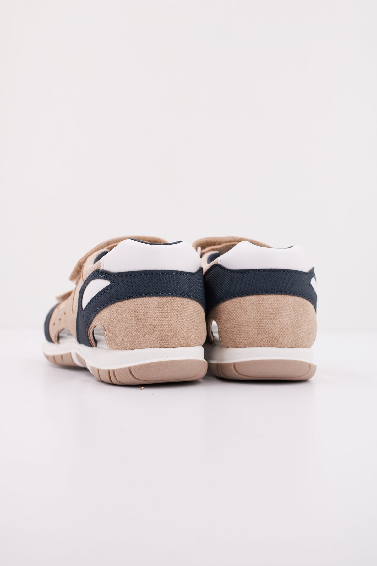 CHICCO C en color MARRON CLARO (4)