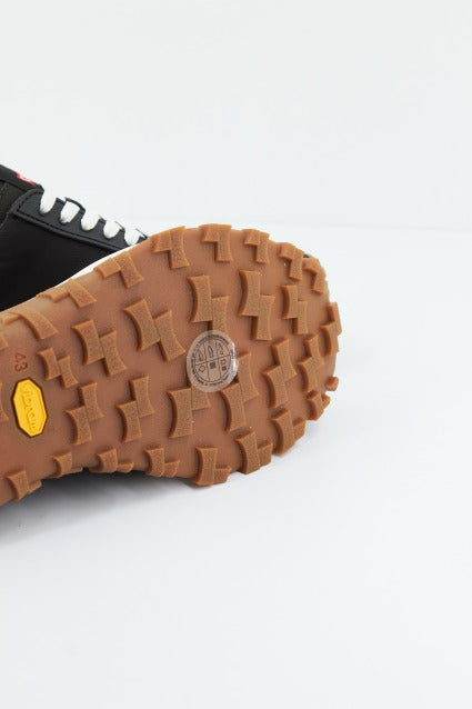 CAMPER DTRAIL HOUST en color NEGRO (3)