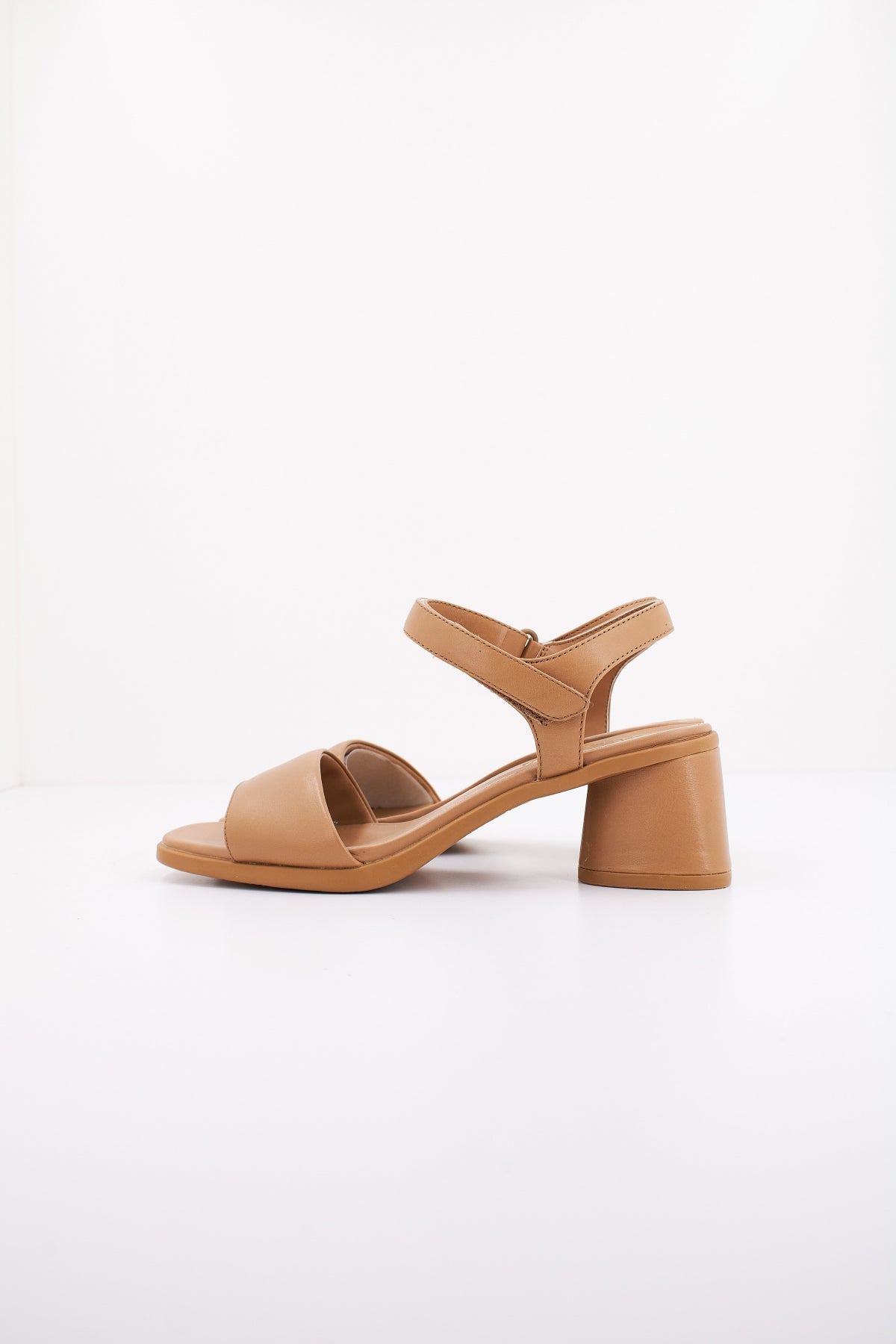 CAMPER KIARA SANDAL en color MARRON CLARO (1)