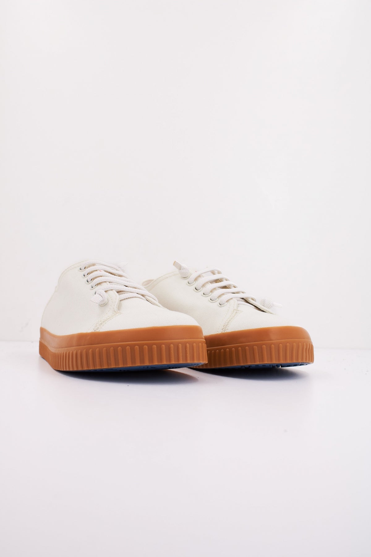 CAMPER PEU RODA en color BLANCO (2)
