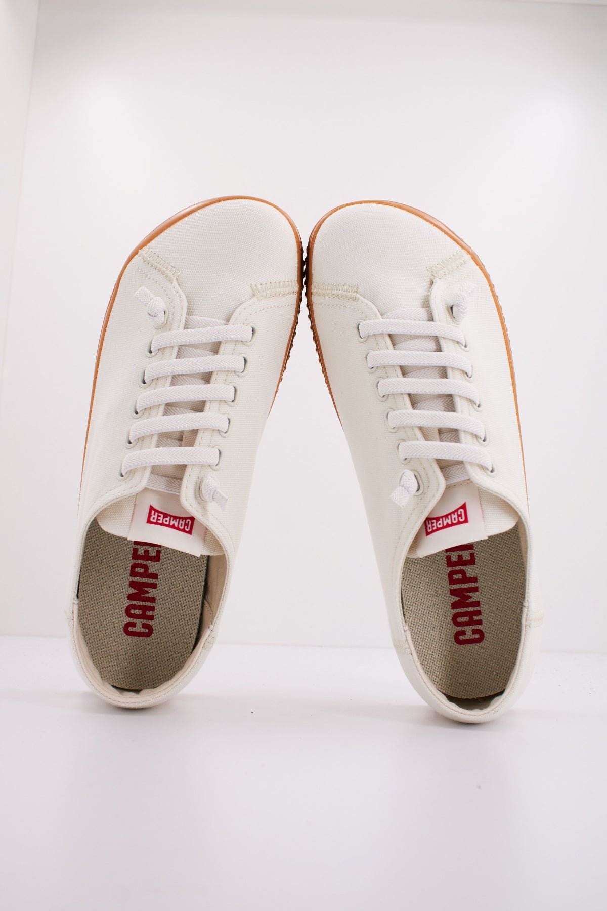 CAMPER PEU RODA en color BLANCO (3)