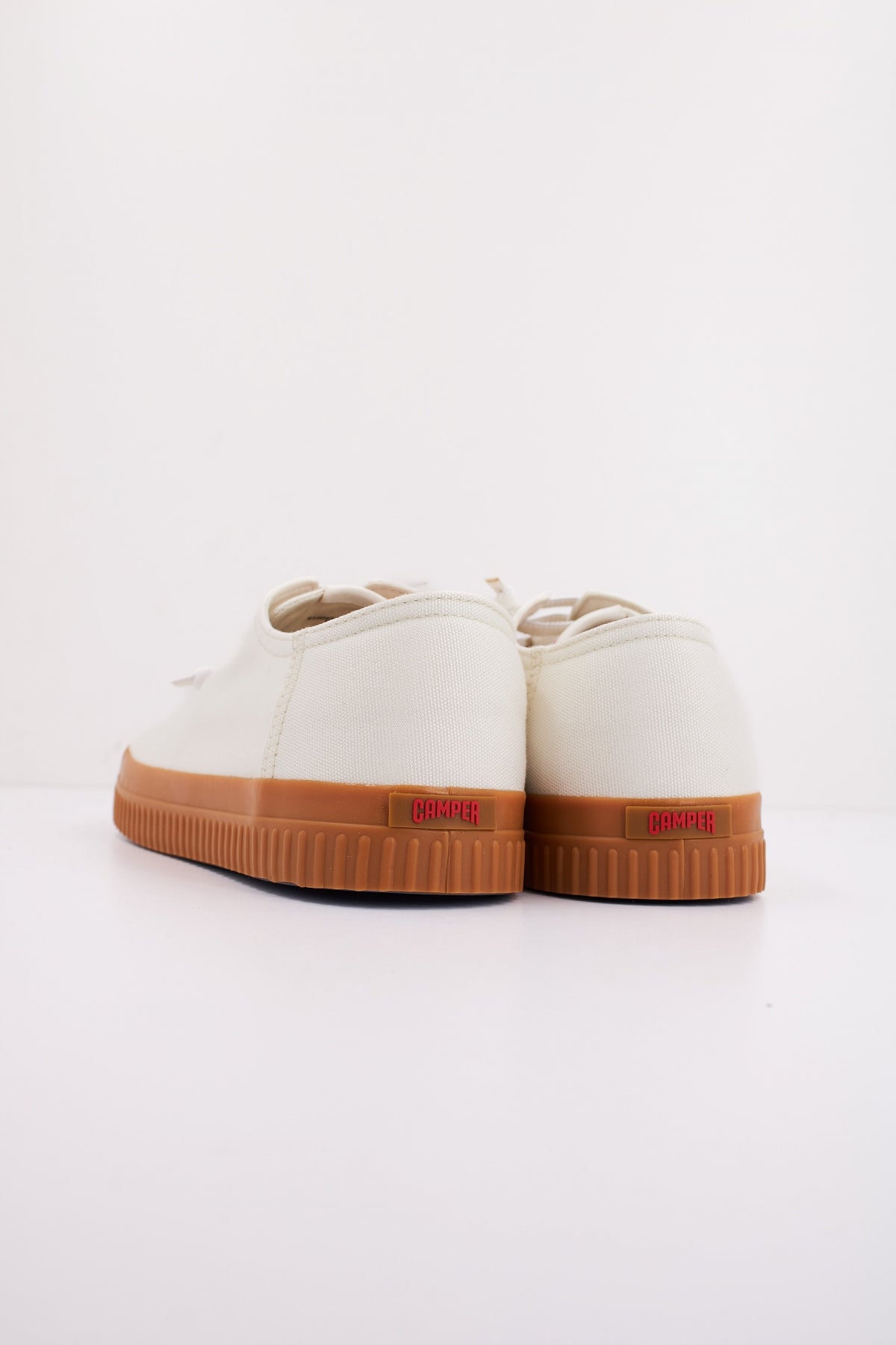 CAMPER PEU RODA en color BLANCO (4)
