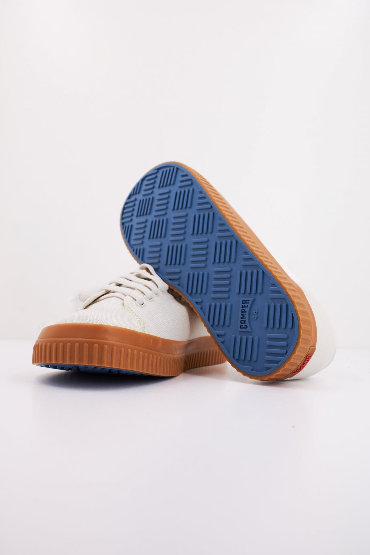 CAMPER PEU RODA en color BLANCO (5)