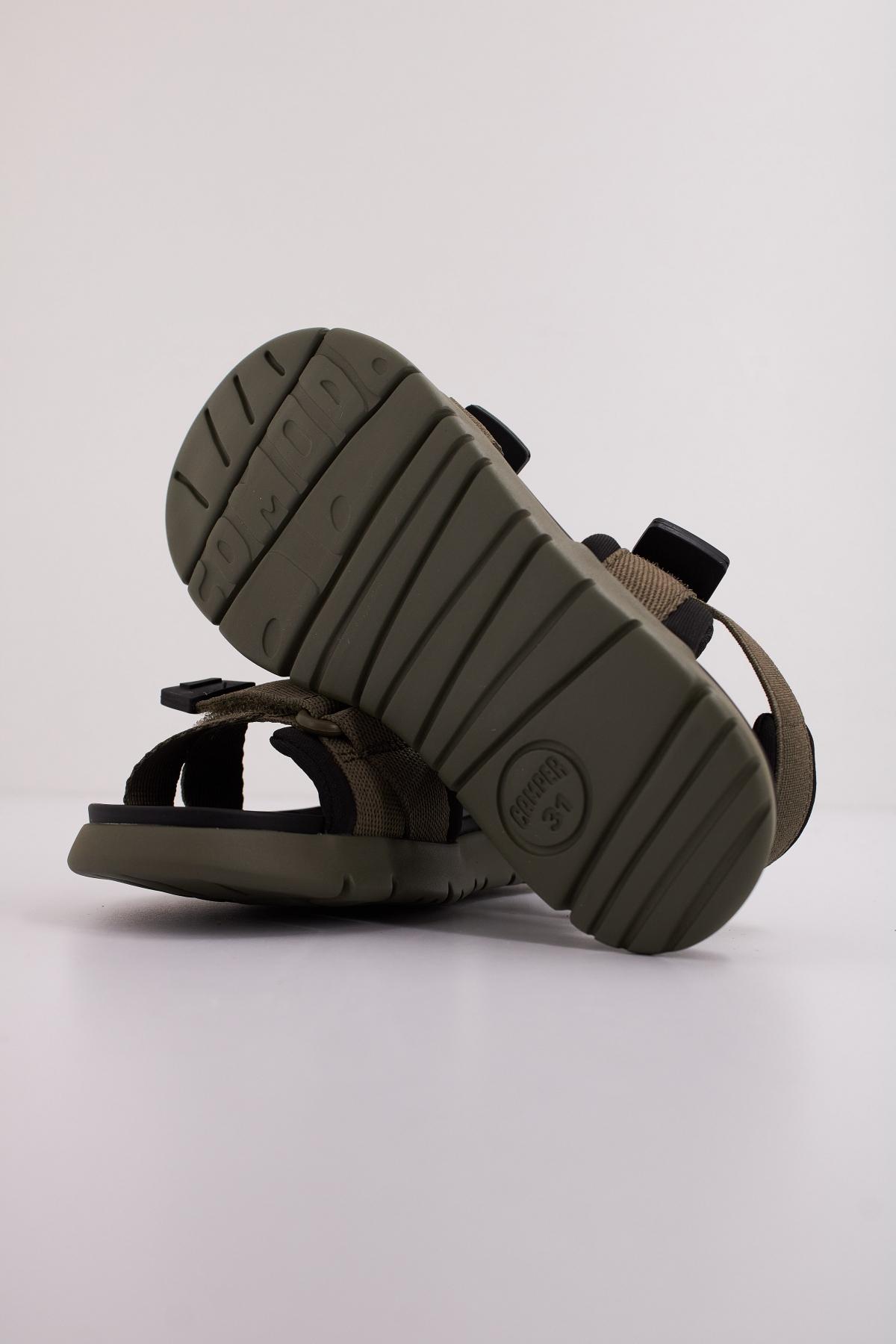 CAMPER ORUGA SANDAL en color VERDE (5)