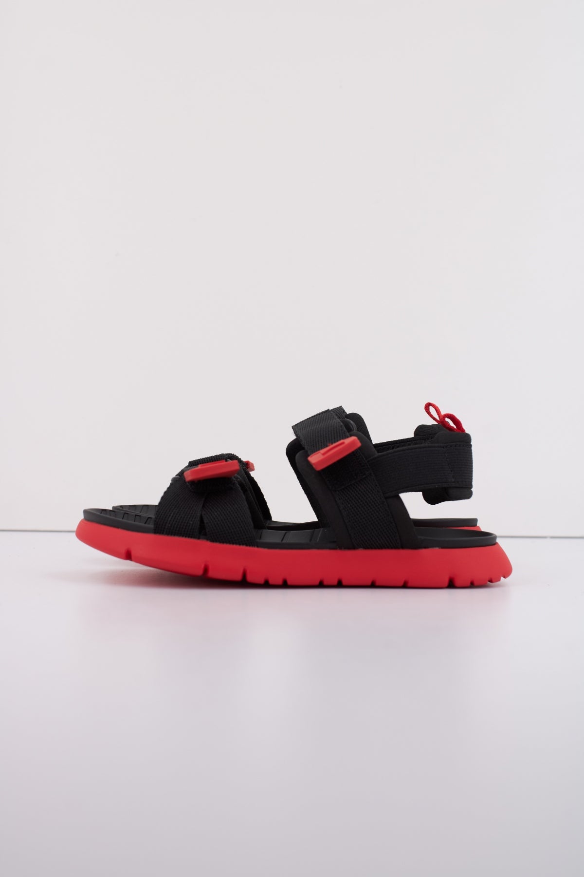 CAMPER ORUGA SANDAL KIDS en color NEGRO (1)