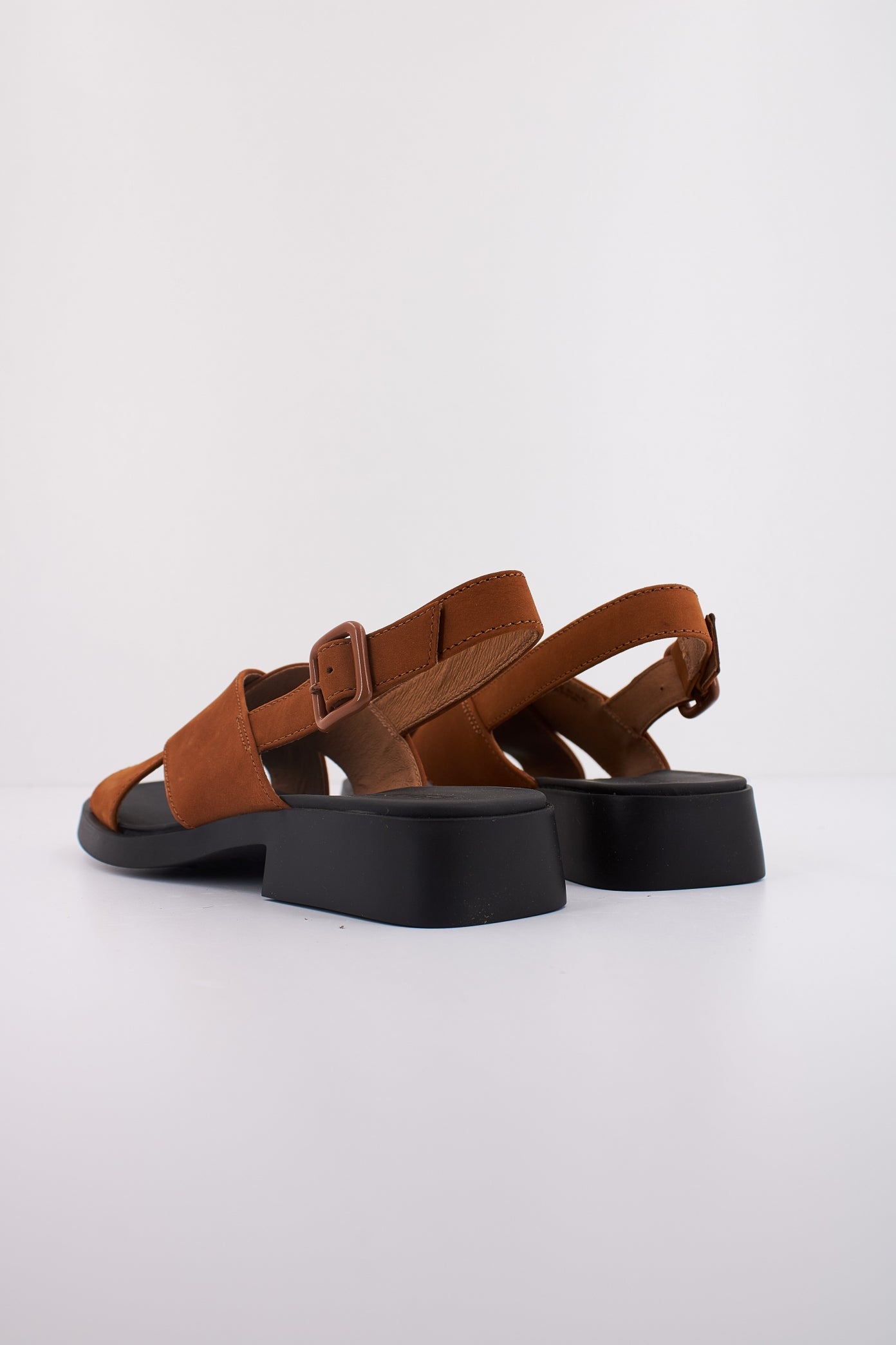 CAMPER DANA en color MARRON (4)