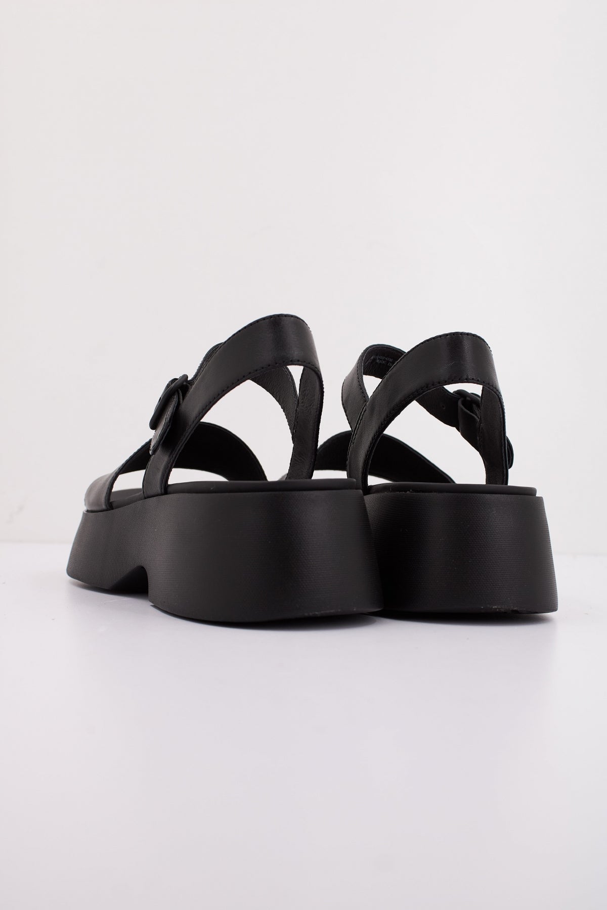 CAMPER TASHA en color NEGRO (4)