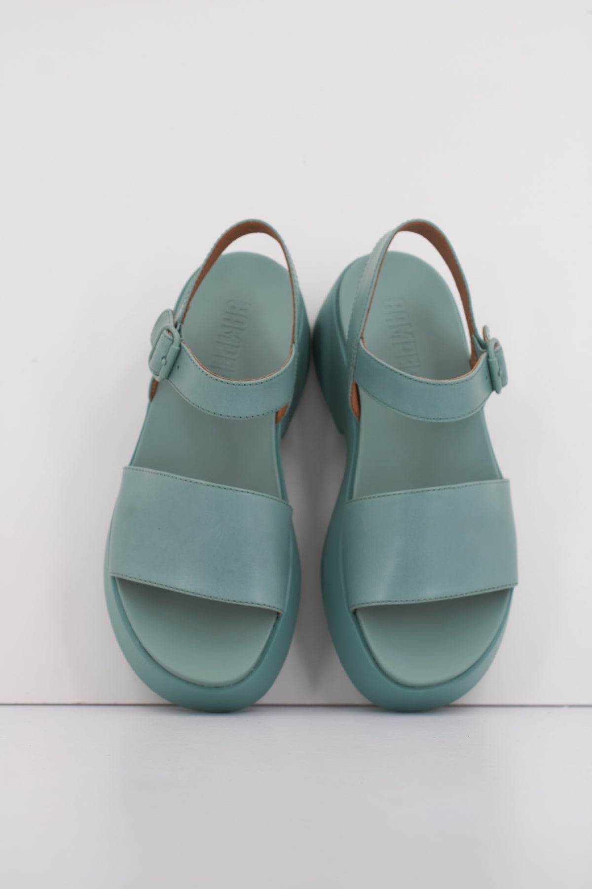 CAMPER TASHA en color VERDE (3)