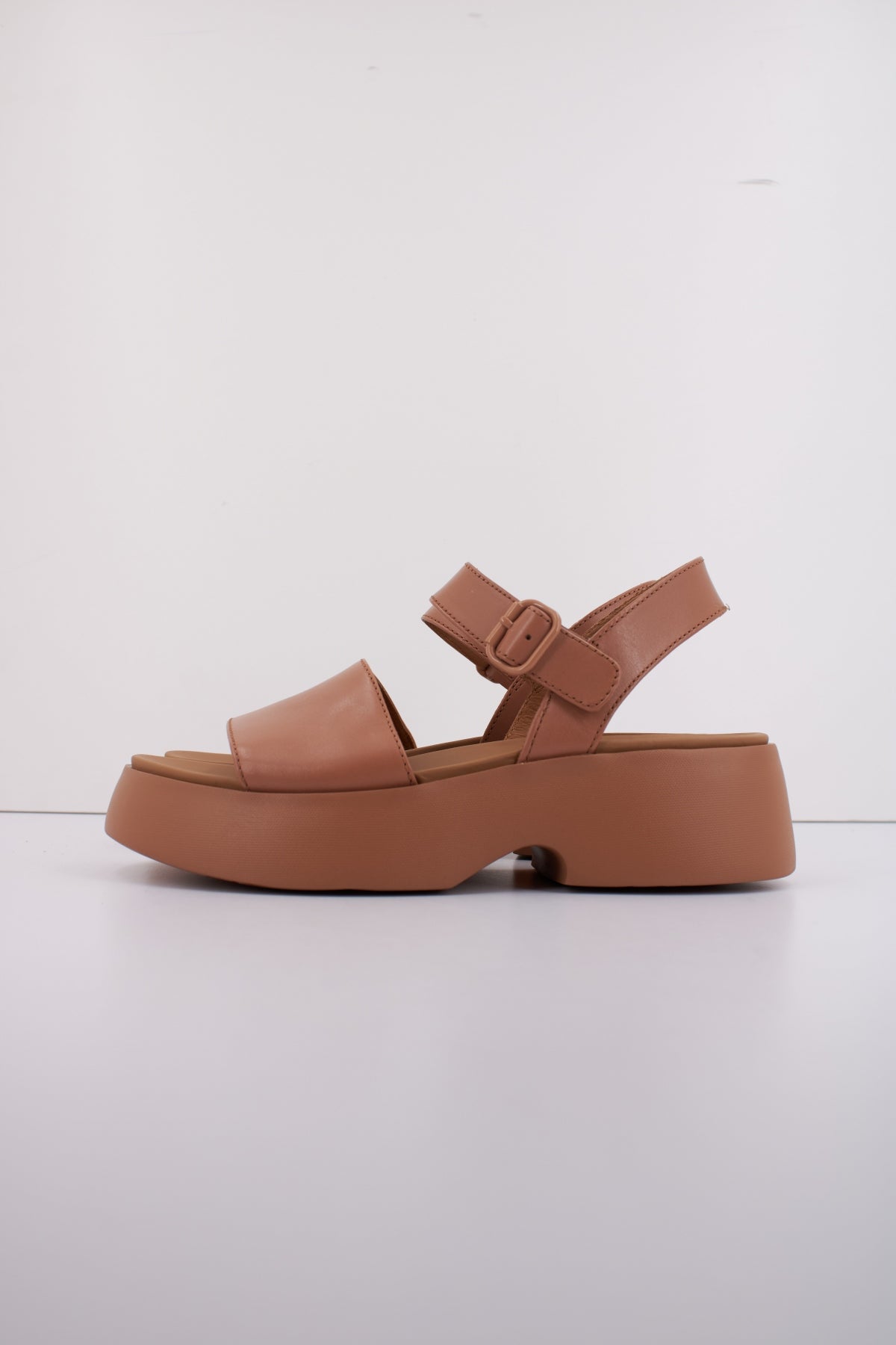 CAMPER TASHA en color NUDE (2)