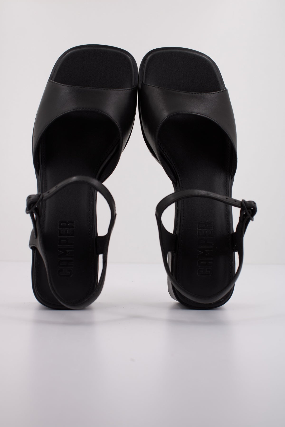 CAMPER KORA SANDAL en color NEGRO (3)