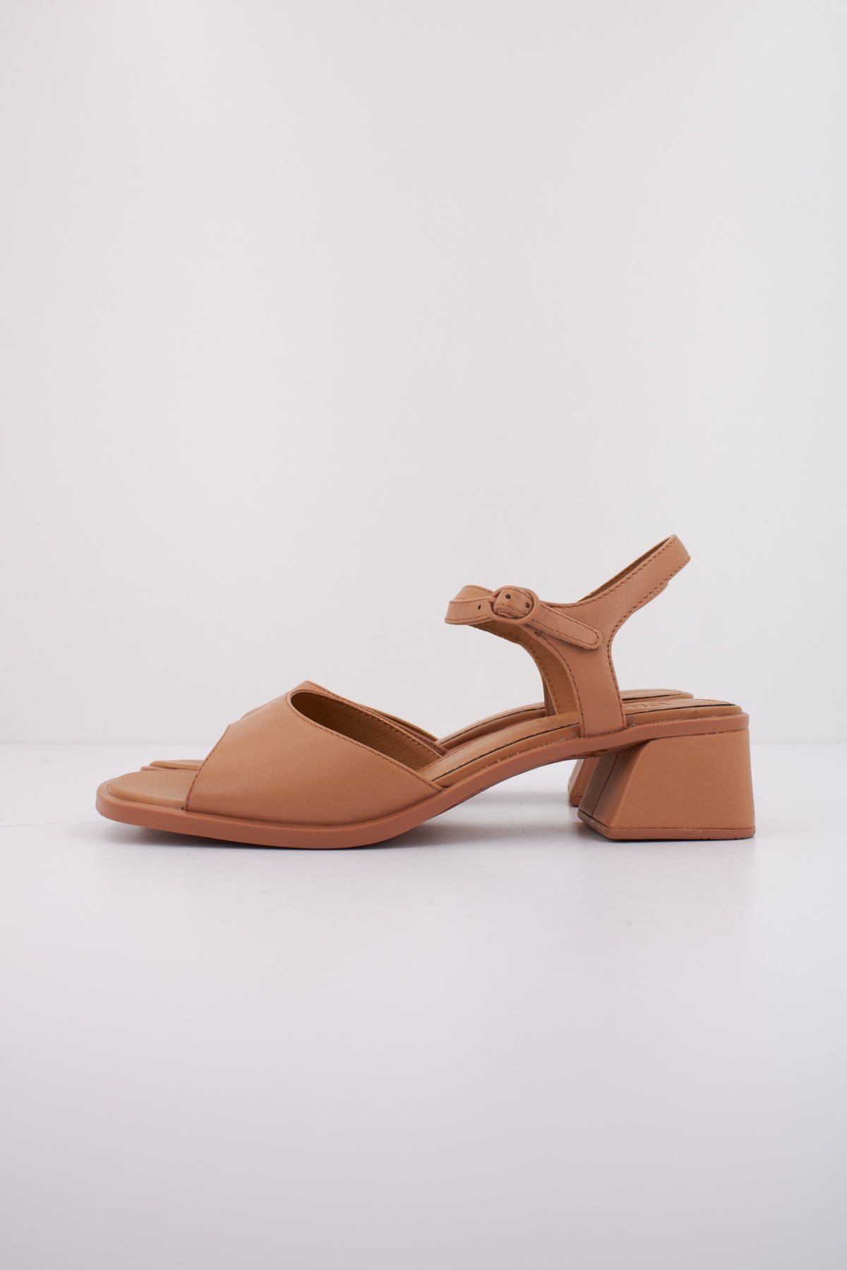 CAMPER KORA SANDAL en color NUDE (1)