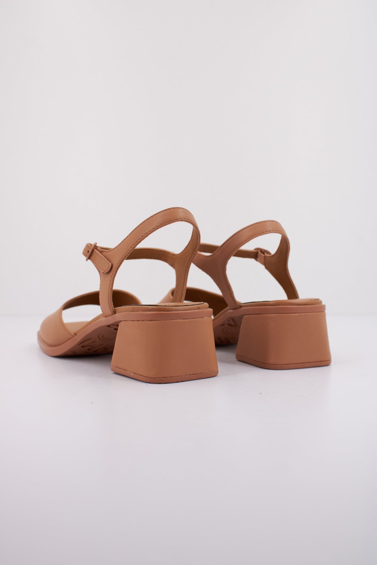 CAMPER KORA SANDAL en color NUDE (4)