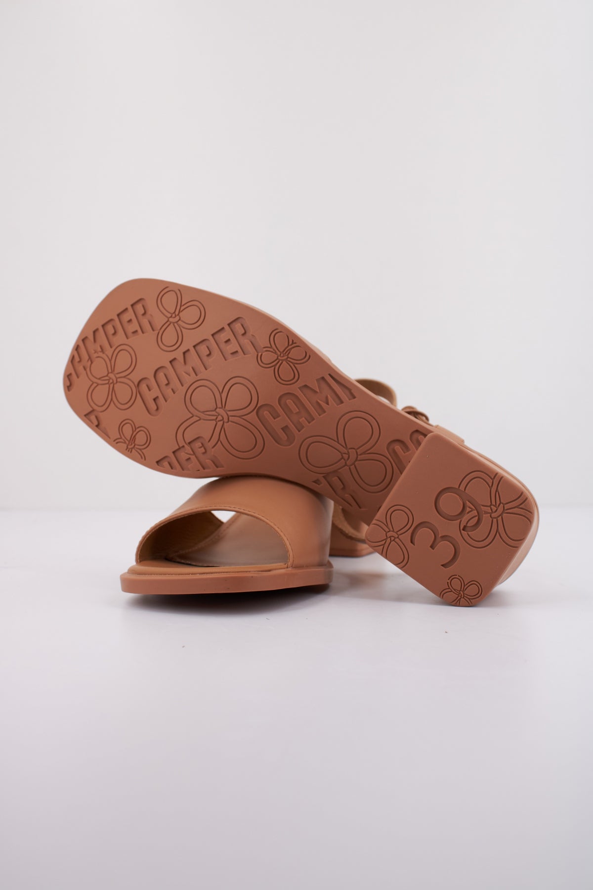 CAMPER KORA SANDAL en color NUDE (5)