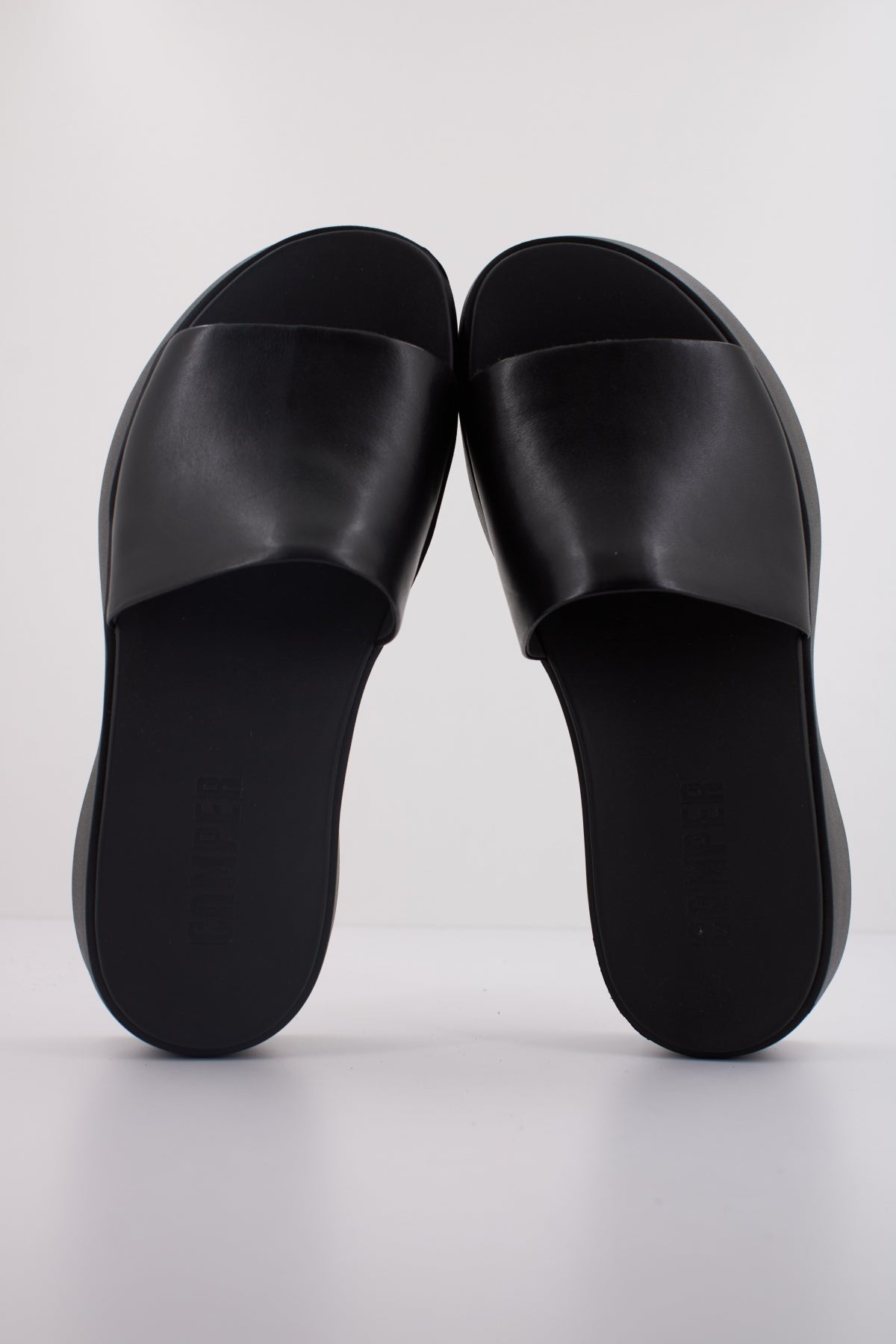 CAMPER TASHA en color NEGRO (3)