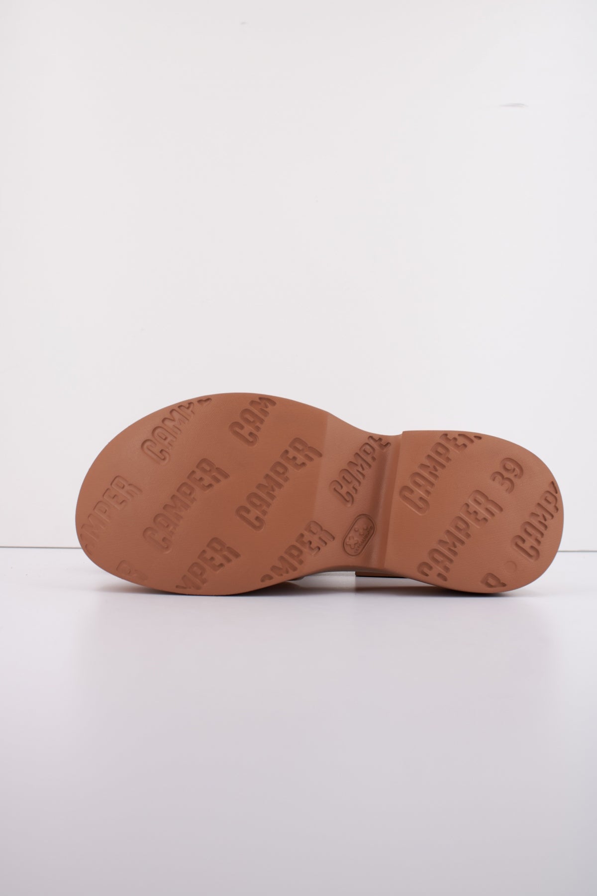 CAMPER TASHA en color MARRON (5)