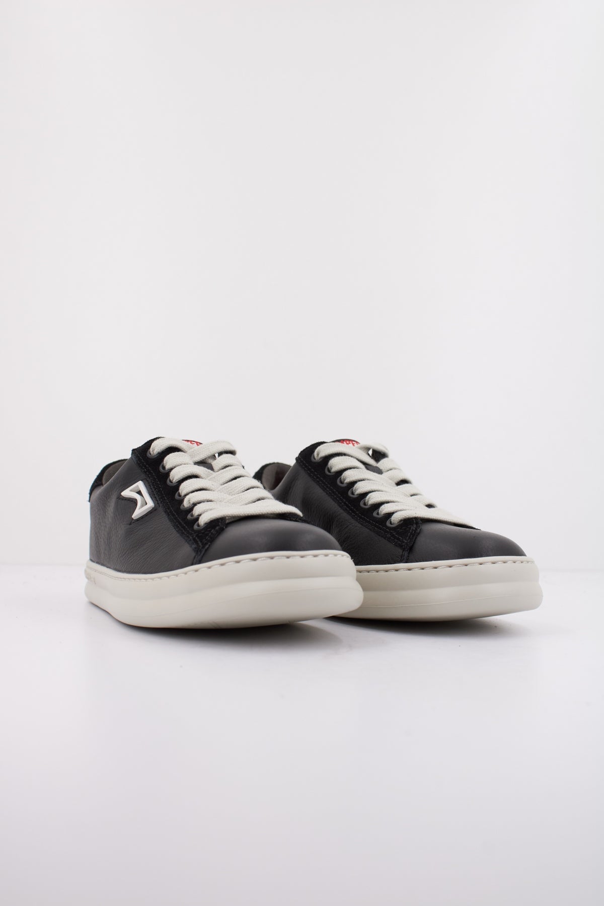 CAMPER RUNNER en color NEGRO (2)
