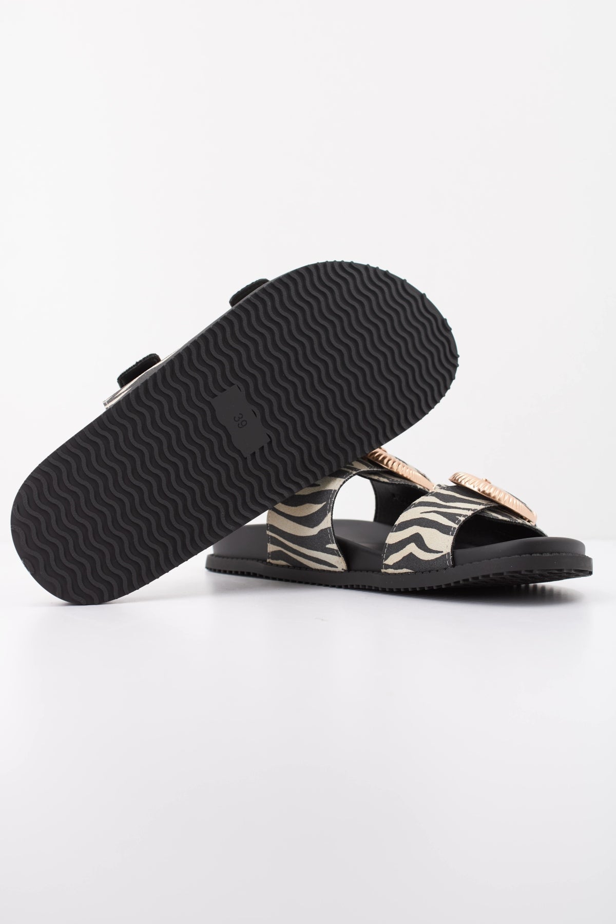 MTNG SANDALIA HEBILLAS en color ANIMAL PRINT (5)